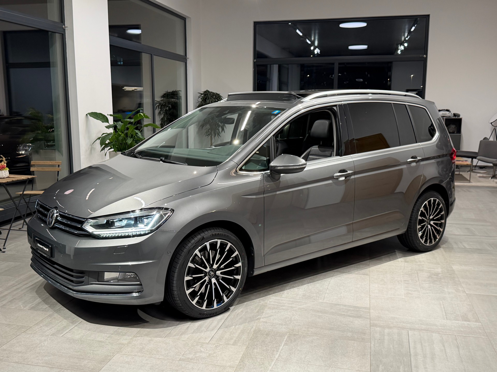 VW Touran 1.4 TSI BlueMotion Technology Highline DSG-image-3