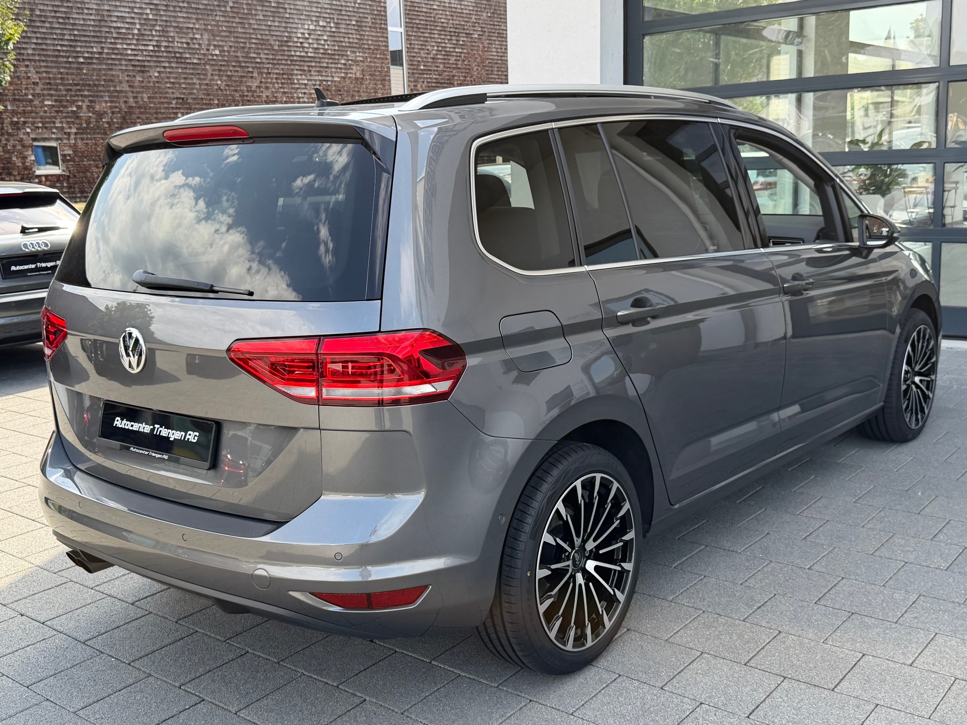 VW Touran 1.4 TSI BlueMotion Technology Highline DSG-image-7
