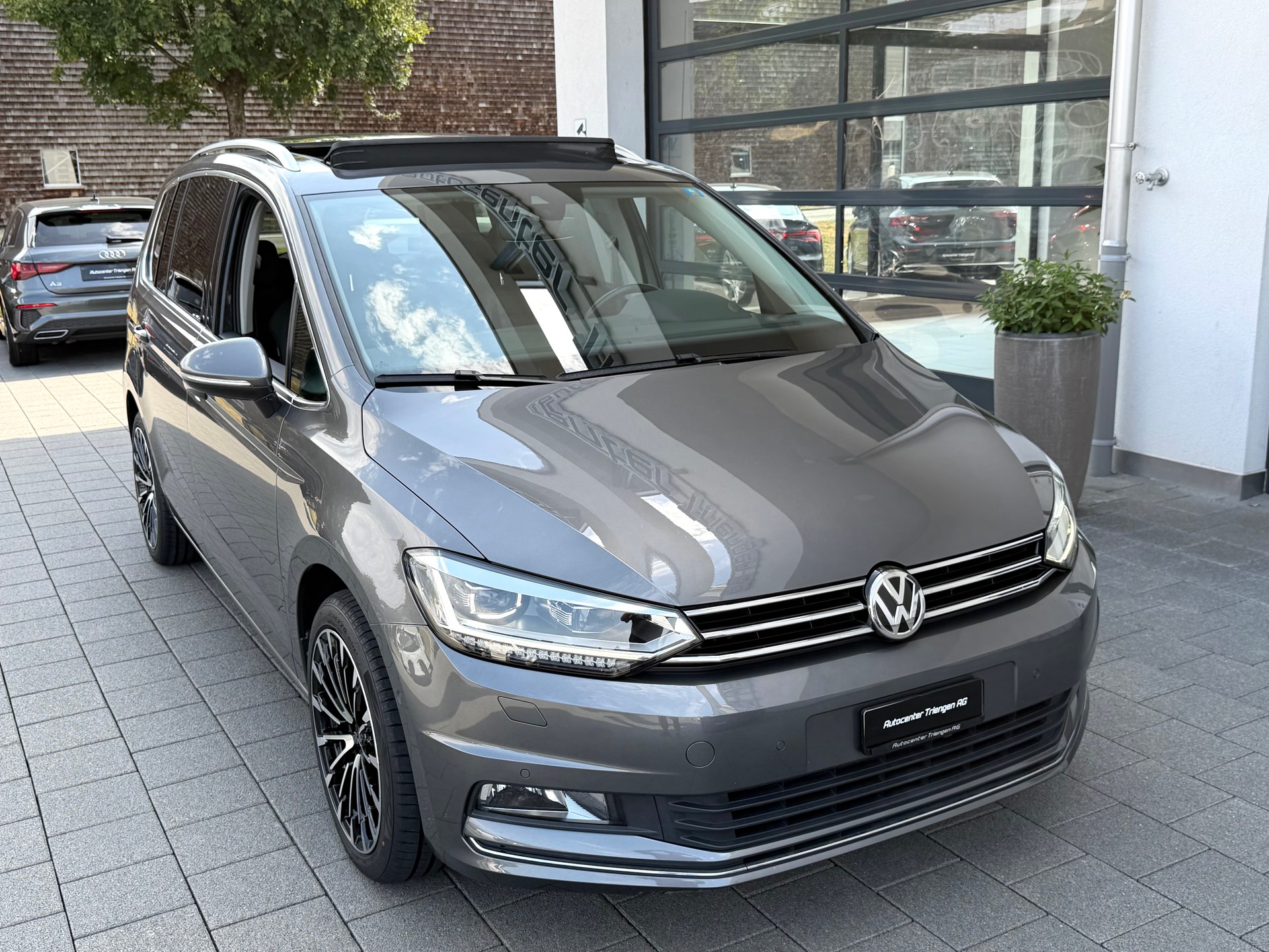 VW Touran 1.4 TSI BlueMotion Technology Highline DSG-image-0