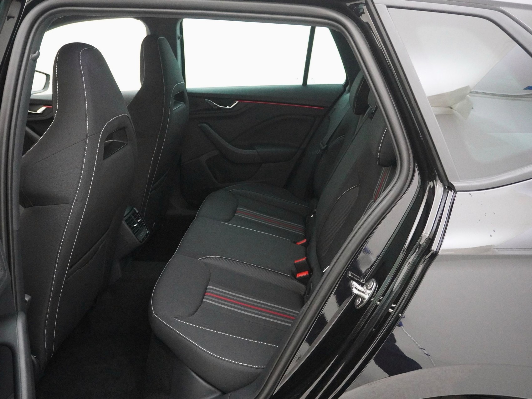 SKODA Kamiq 1.5 TSI Monte Carlo-image-14