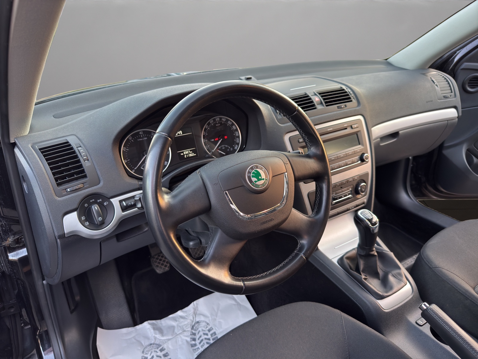 SKODA Octavia Combi 1.4 TSI Twenty20-image-9
