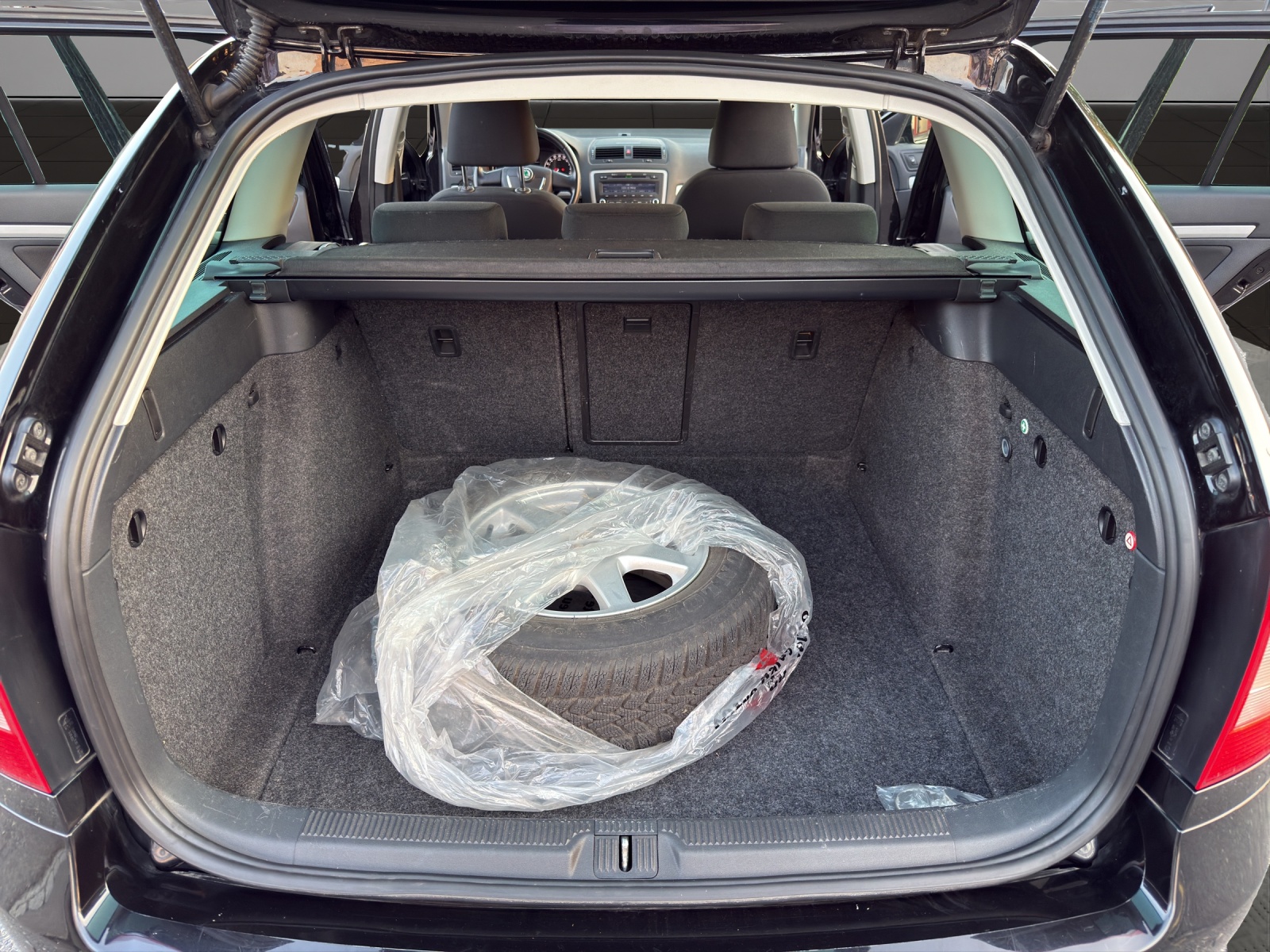 SKODA Octavia Combi 1.4 TSI Twenty20-image-17