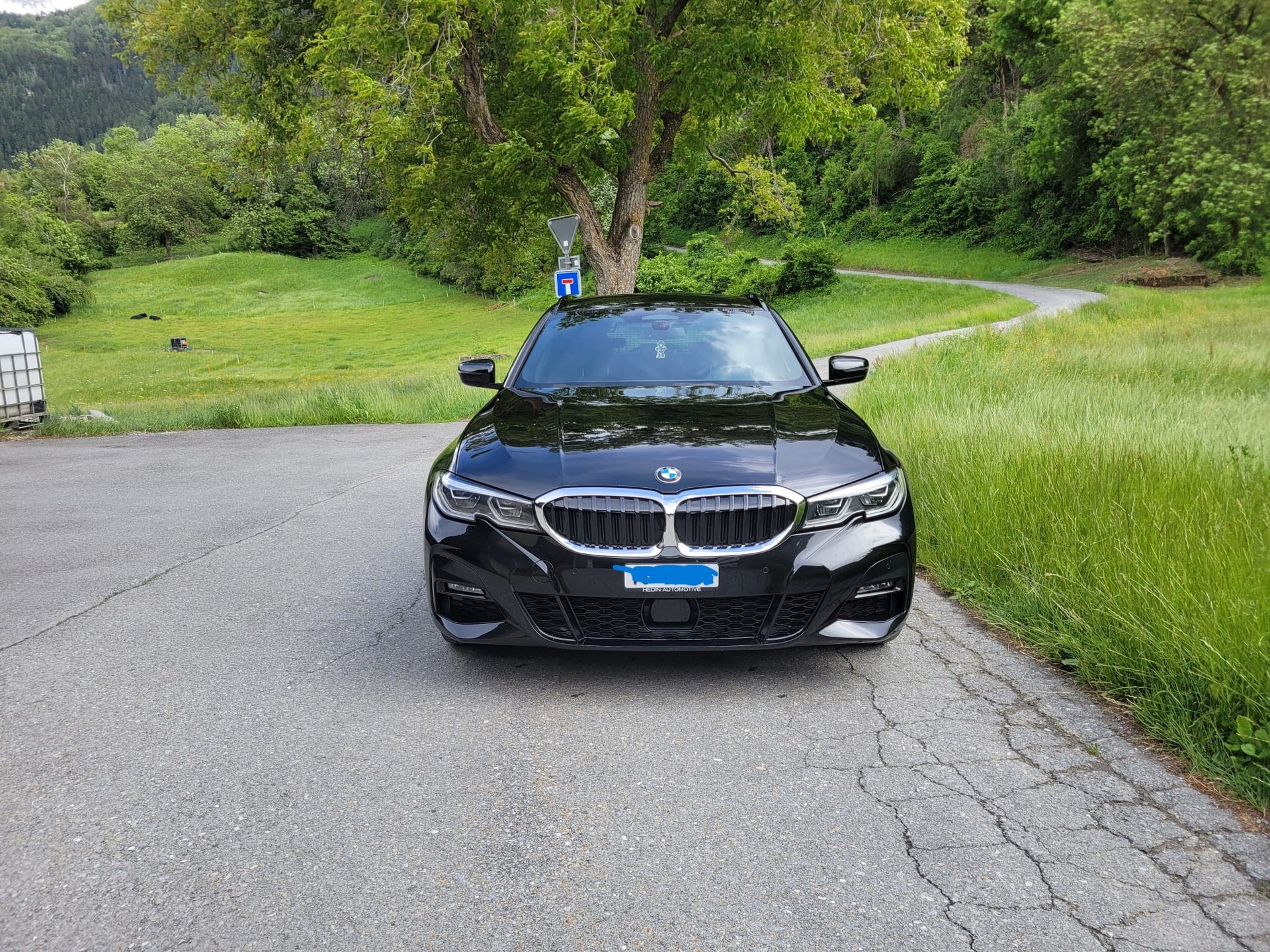 BMW 330e xDrive-image-1