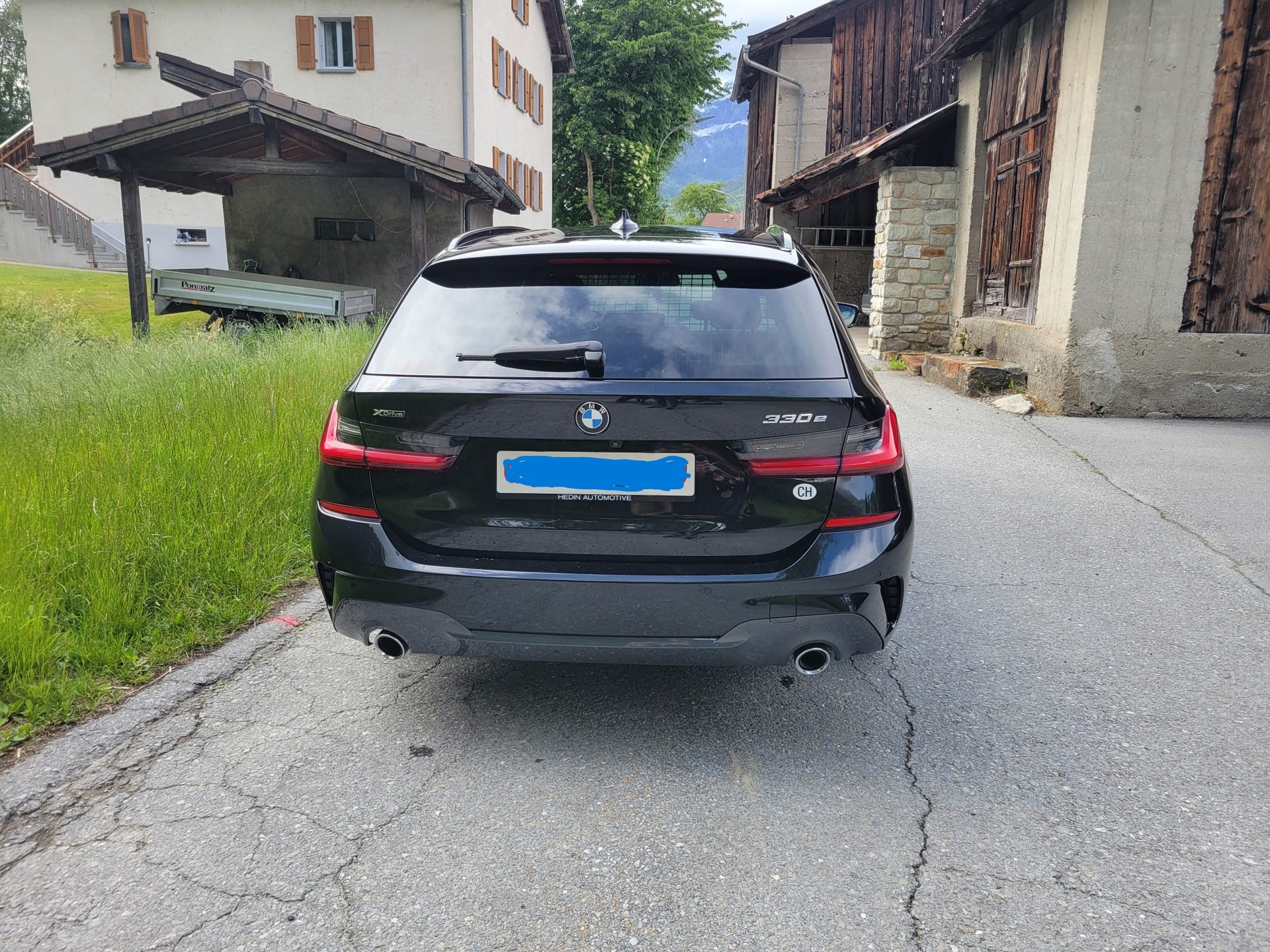 BMW 330e xDrive-image-2