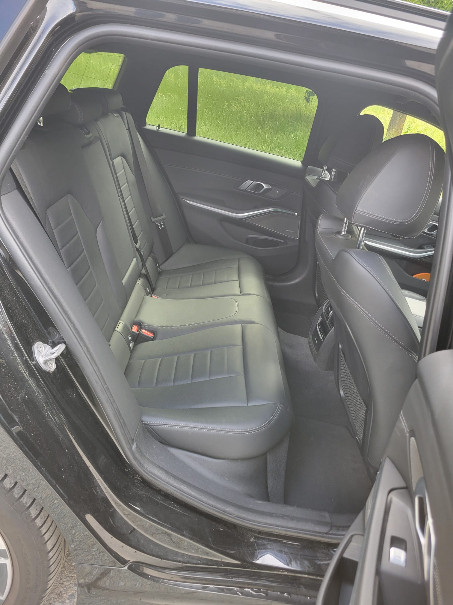 BMW 330e xDrive-image-4