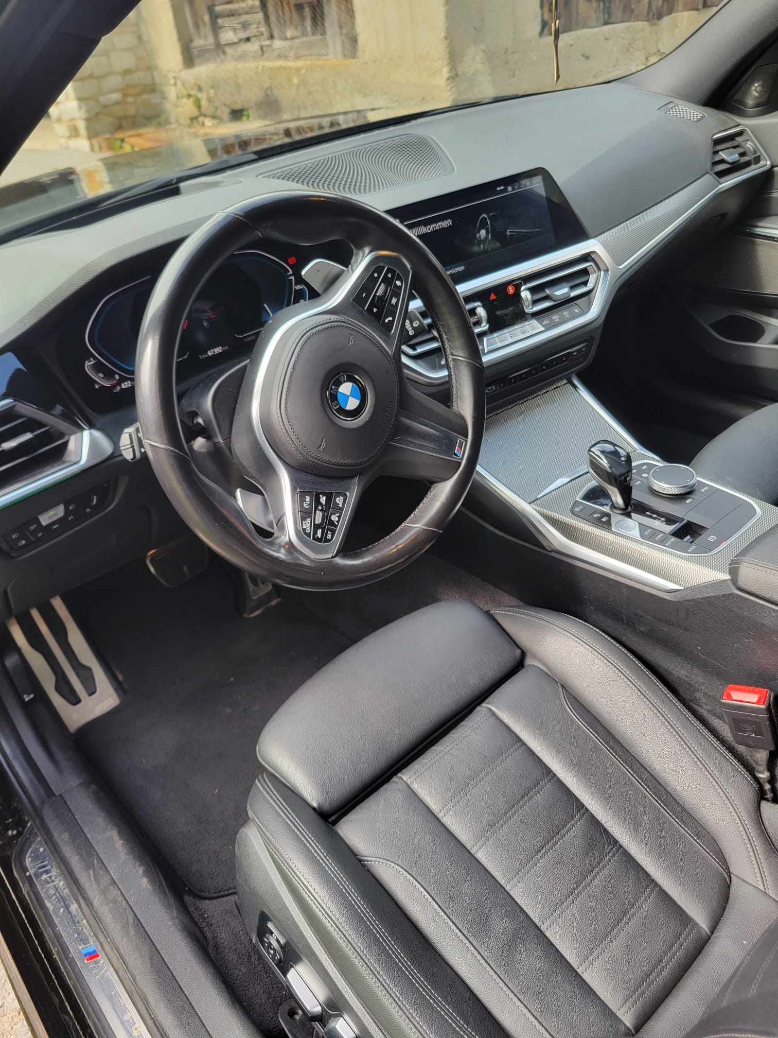BMW 330e xDrive-image-3