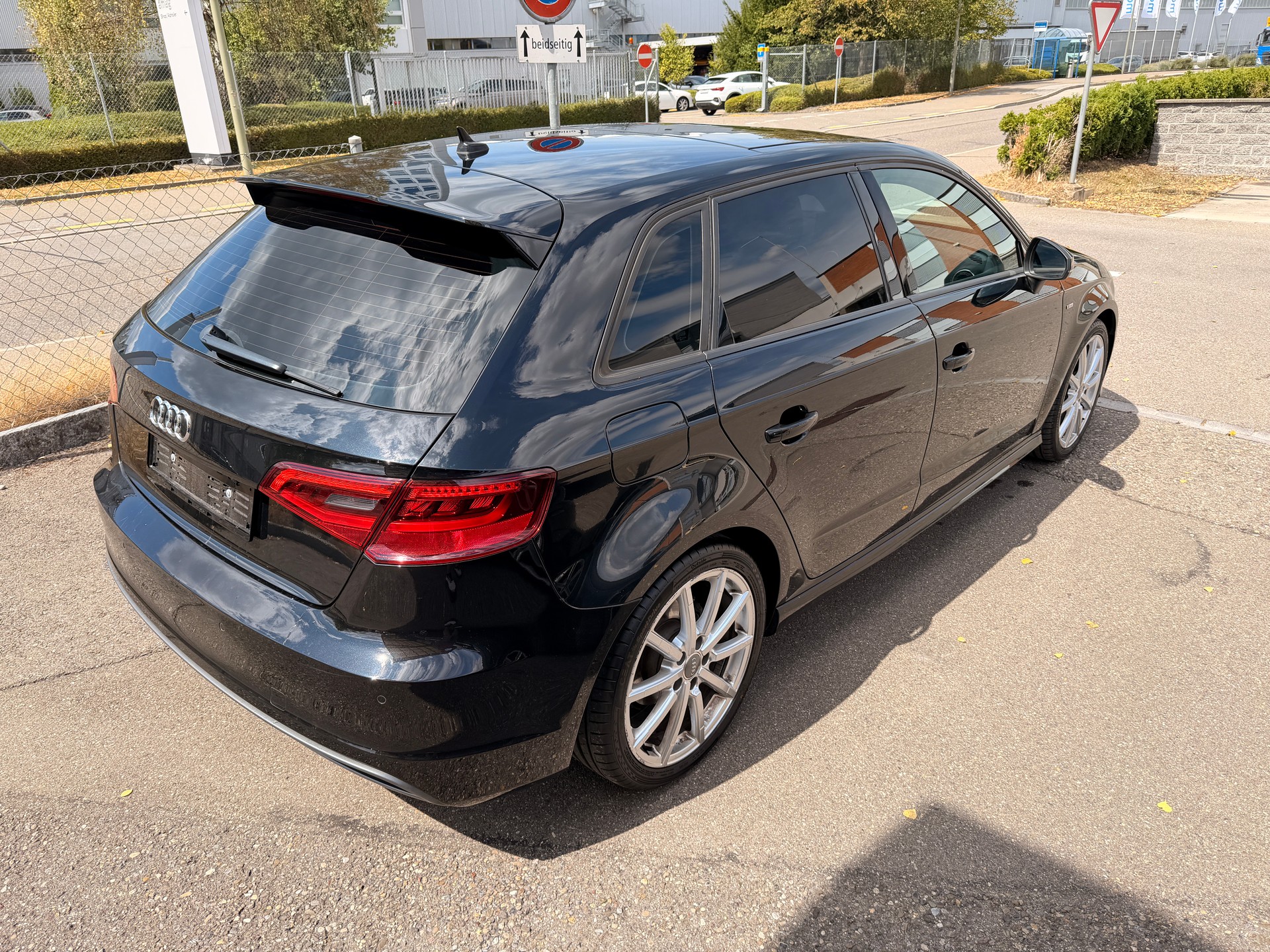 AUDI A3 Sportback 2.0 TDI Ambiente quattro S-tronic-image-4