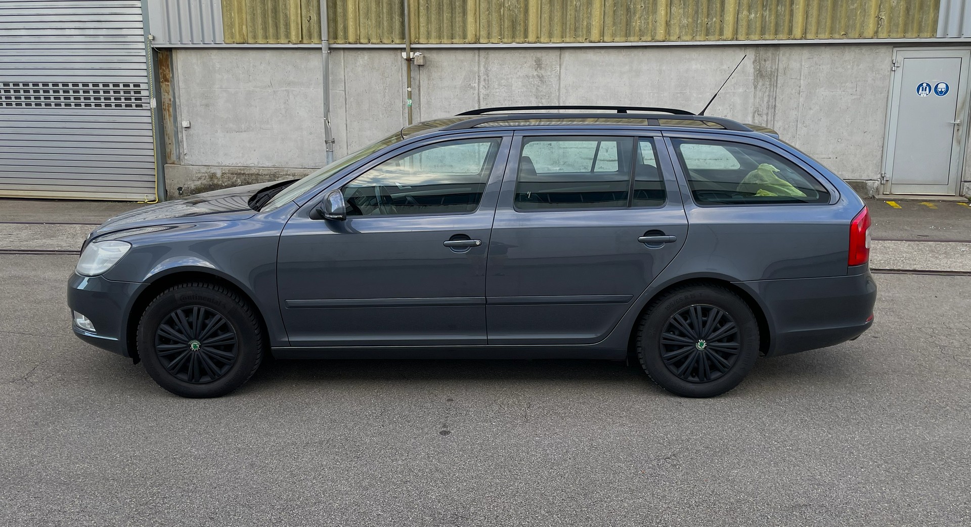 SKODA C 1.8 / 4x4(allrad) / FRISCH AB MFK / AHK / 6 GANG / IN TOP ZUSTAND-image-1