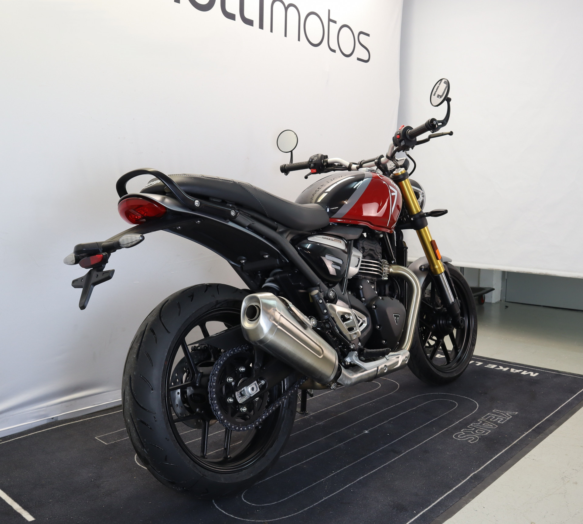 TRIUMPH Speed 400-showroom-element-2