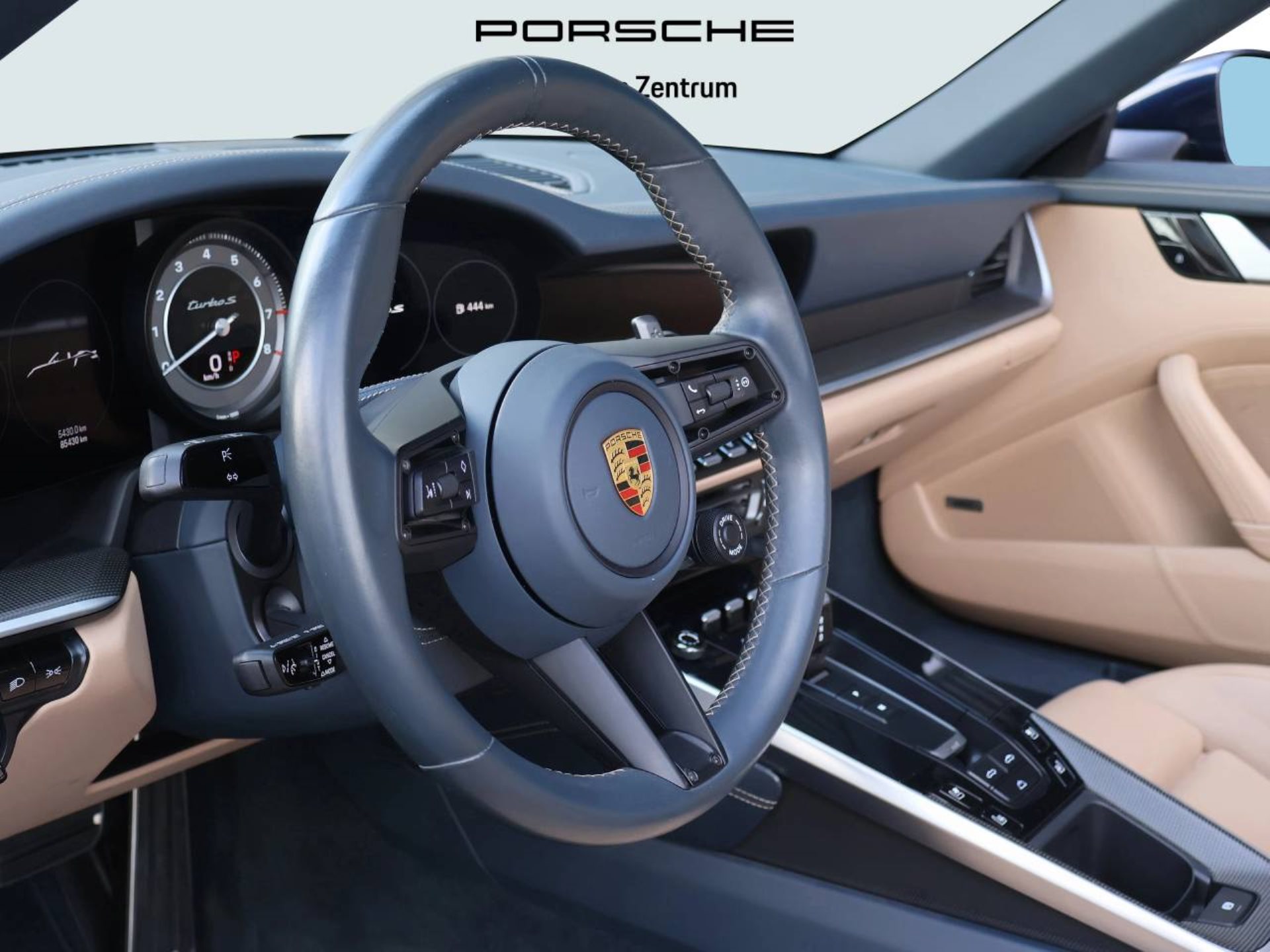 PORSCHE 911 Turbo S Cabriolet-image-12