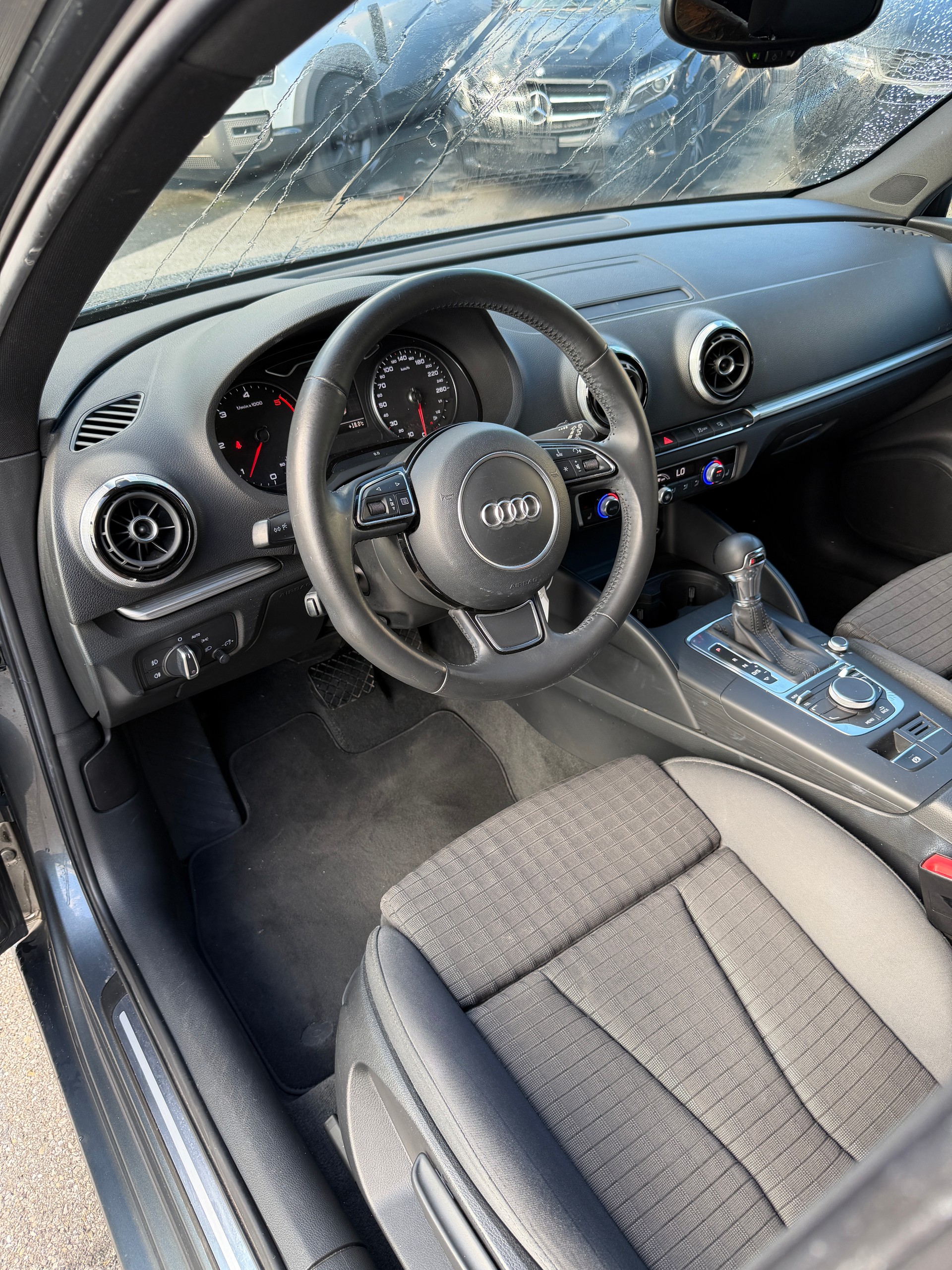 AUDI A3 Sportback 1.6 TDI Ambition S-tronic-image-6