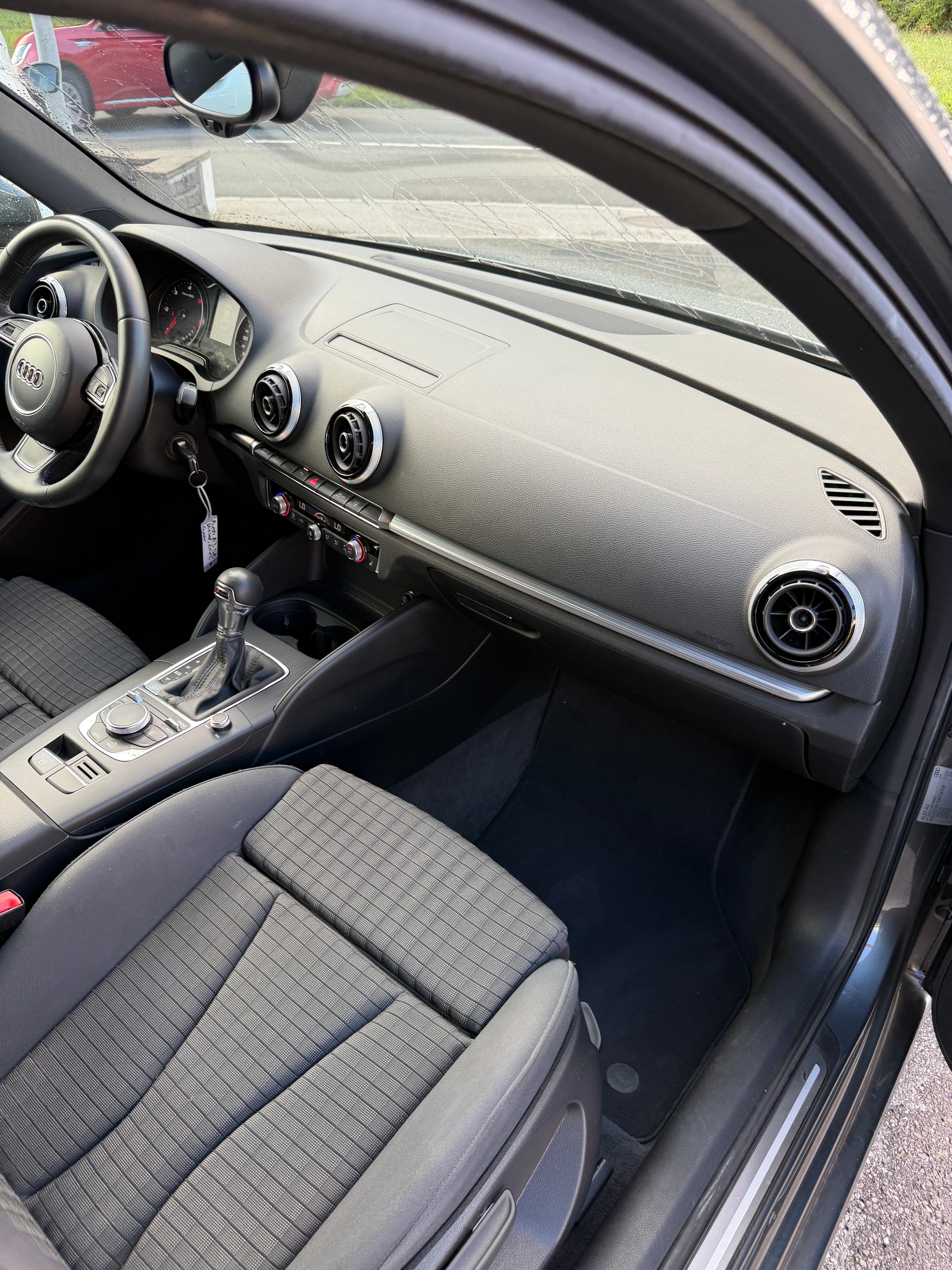 AUDI A3 Sportback 1.6 TDI Ambition S-tronic-image-8
