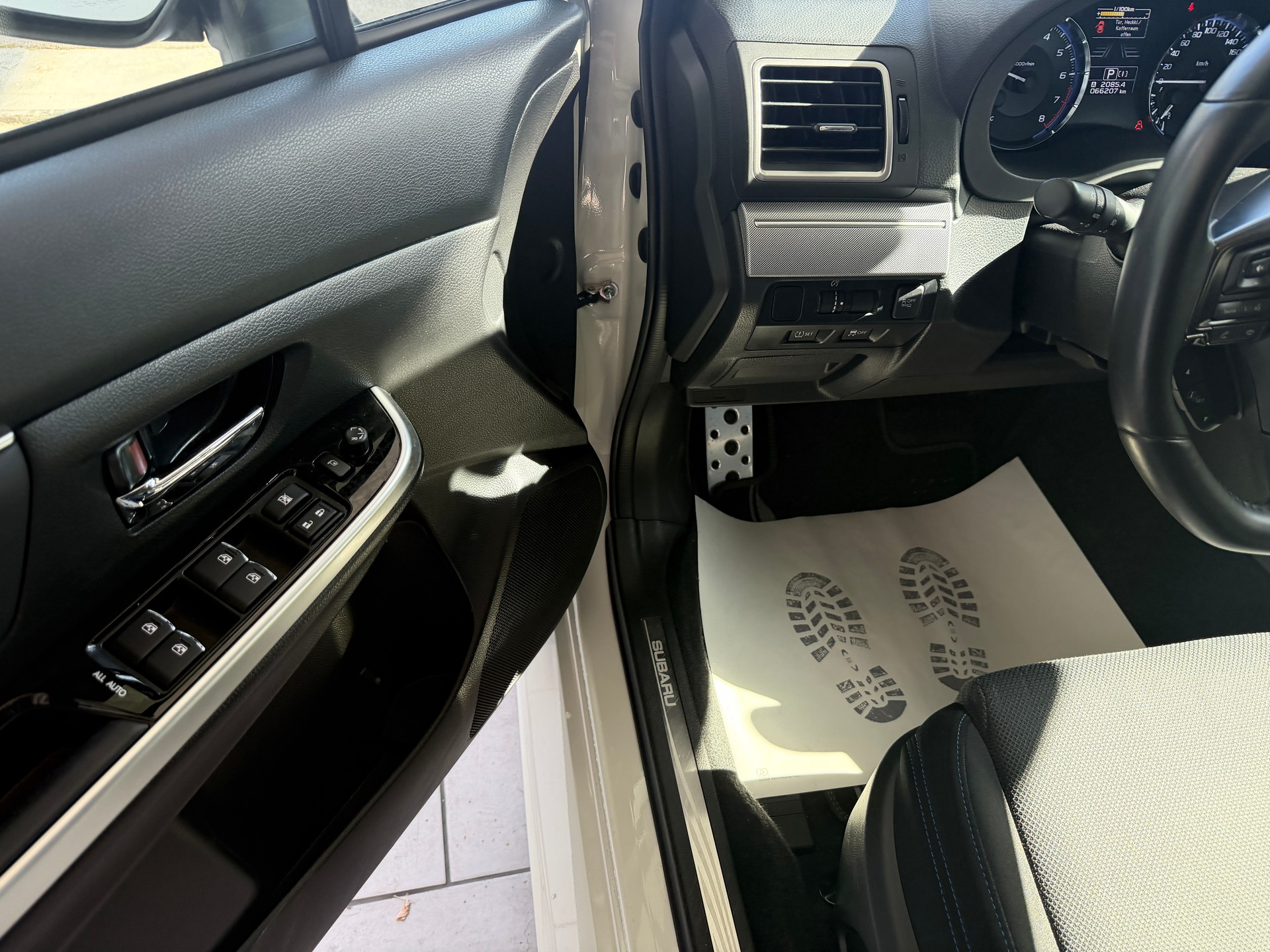 SUBARU Levorg 2.0i Advantage AWD Lineartronic-image-3