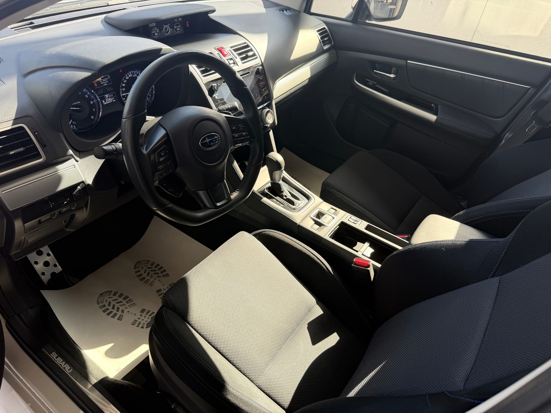 SUBARU Levorg 2.0i Advantage AWD Lineartronic-image-4