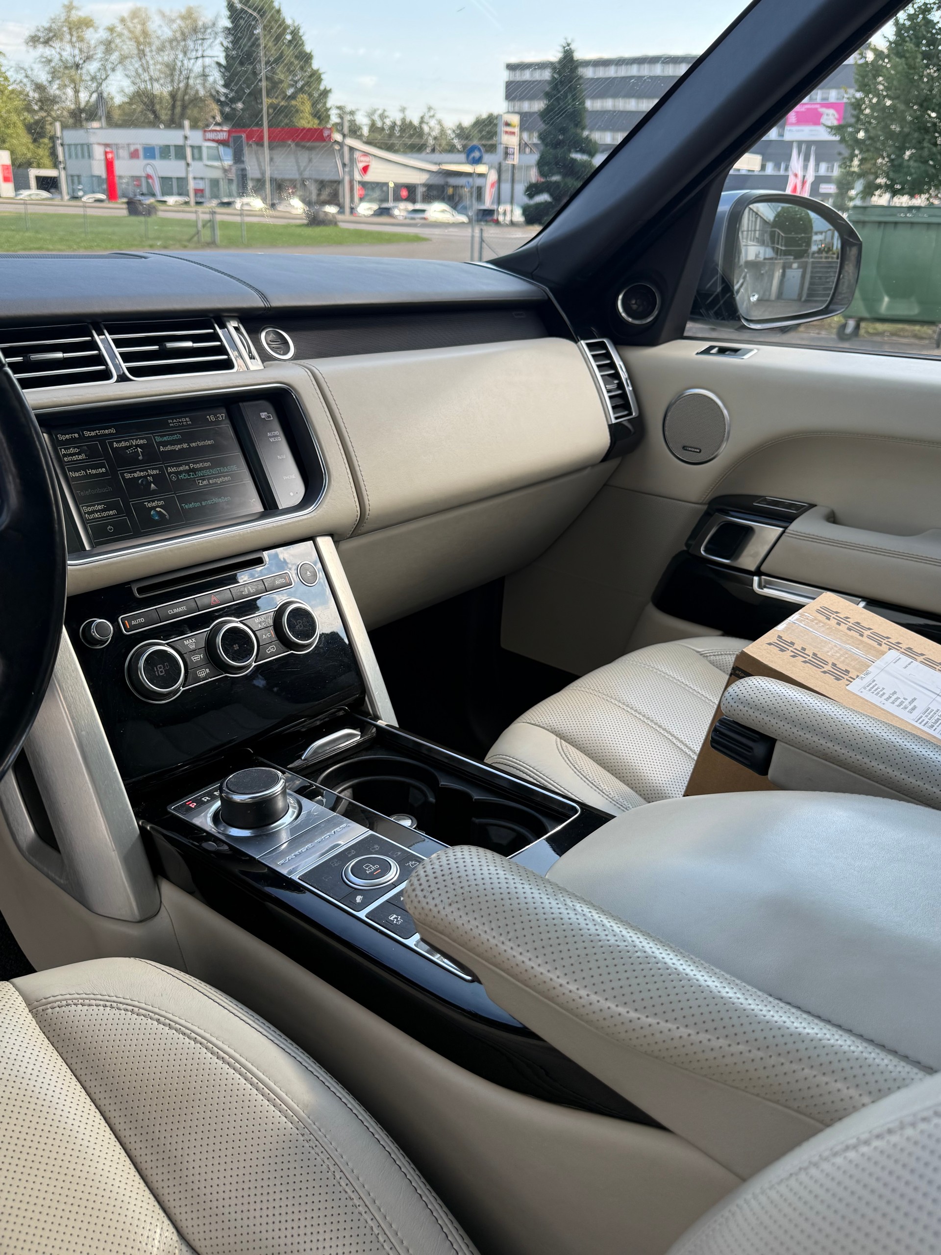 LAND ROVER Range Rover 4.4 TDV8 Autobiography Automatic-image-14