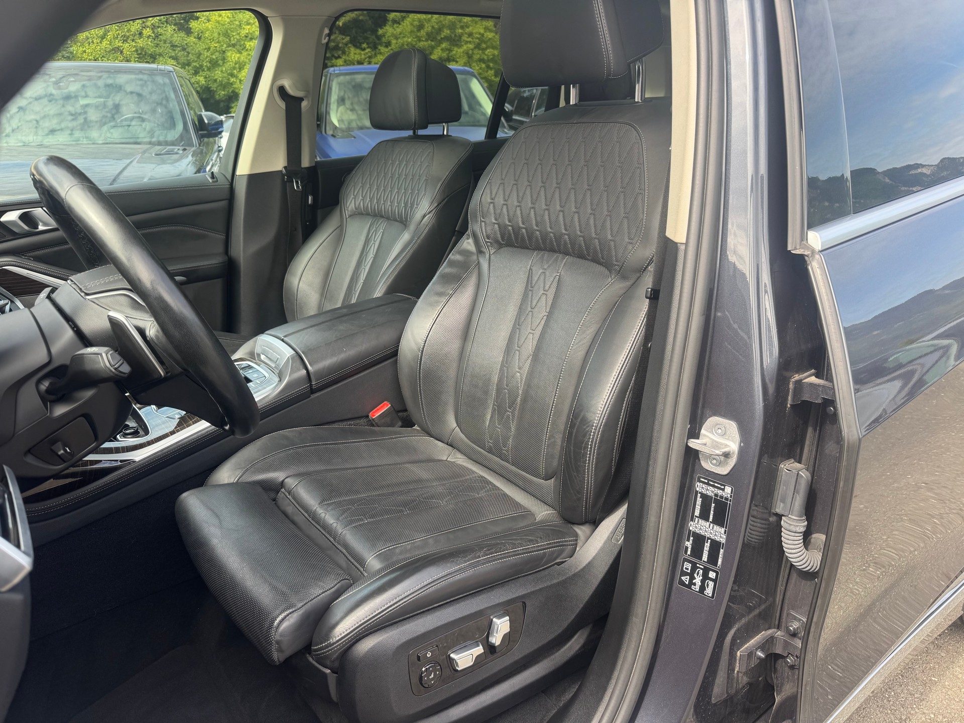 BMW X7 xDrive 48V 40d Steptronic-image-13