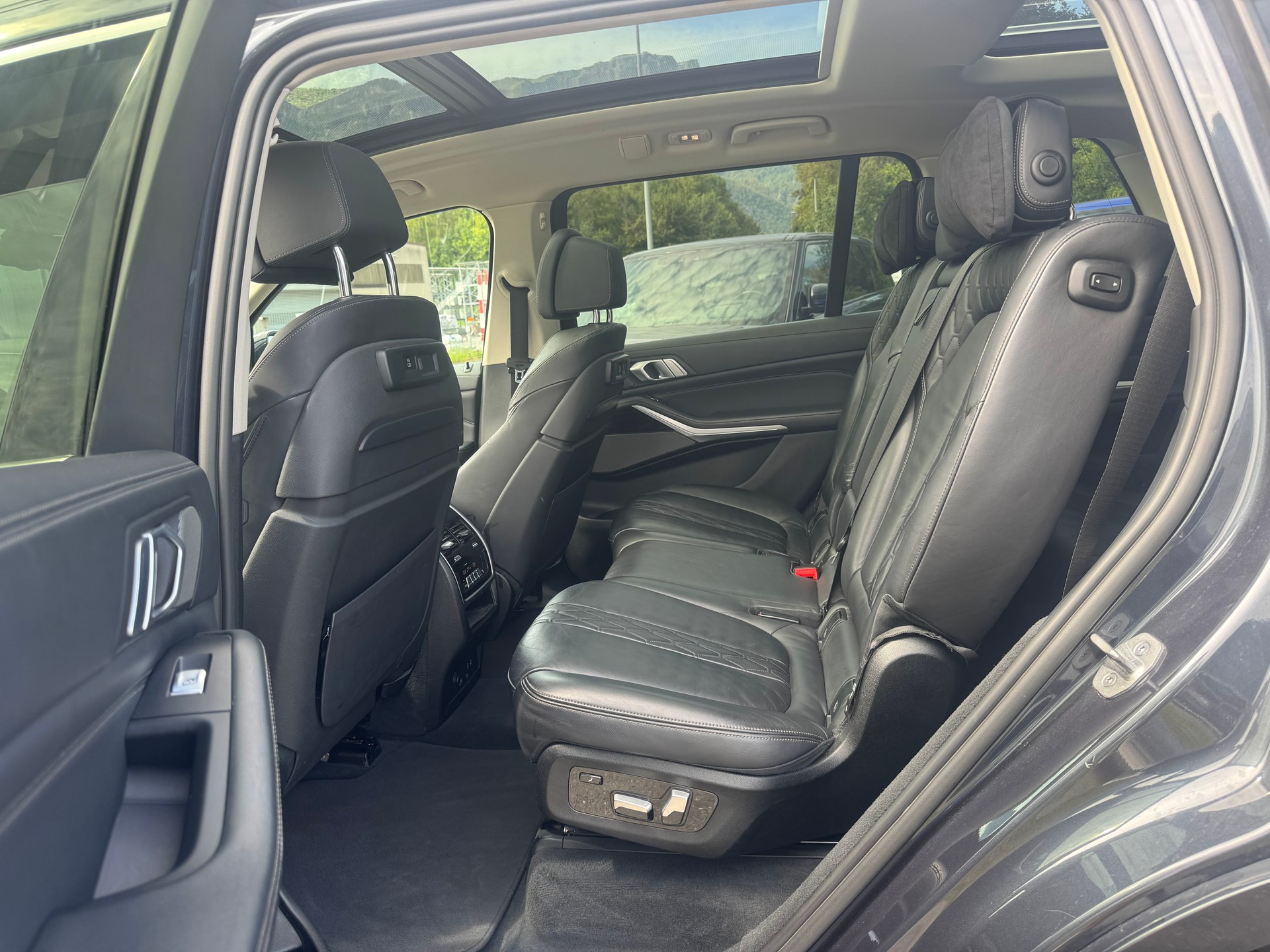 BMW X7 xDrive 48V 40d Steptronic-image-11