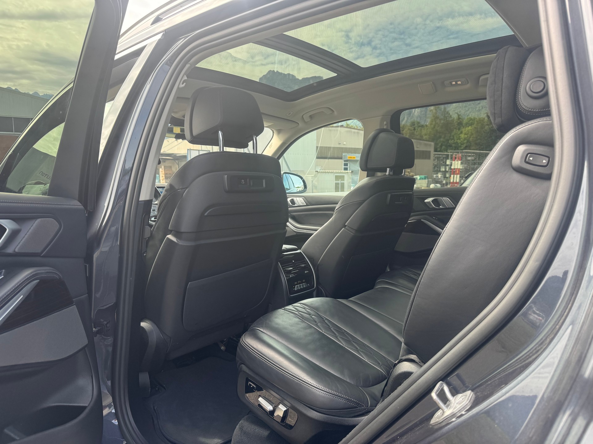 BMW X7 xDrive 48V 40d Steptronic-image-12
