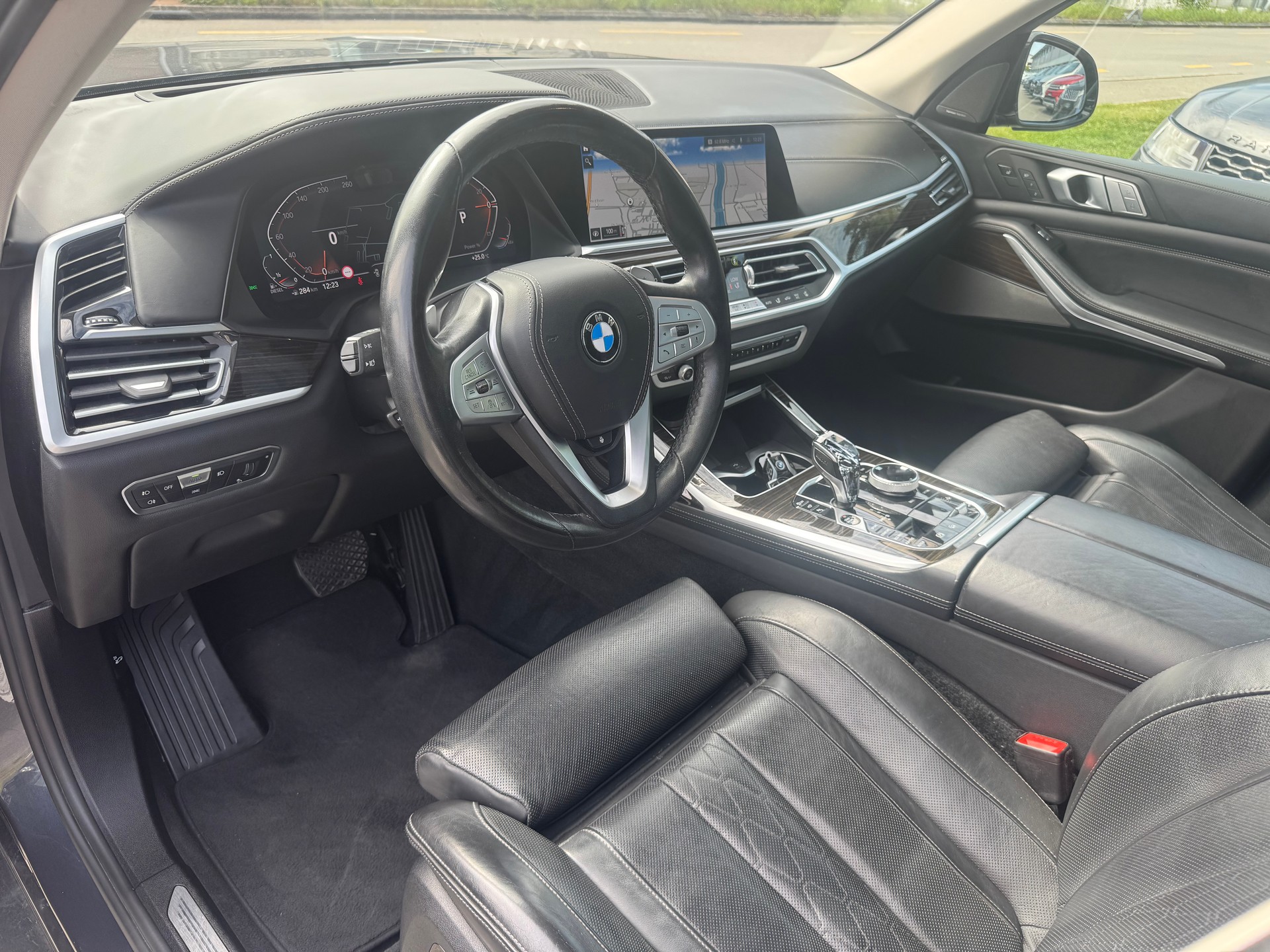 BMW X7 xDrive 48V 40d Steptronic-image-17