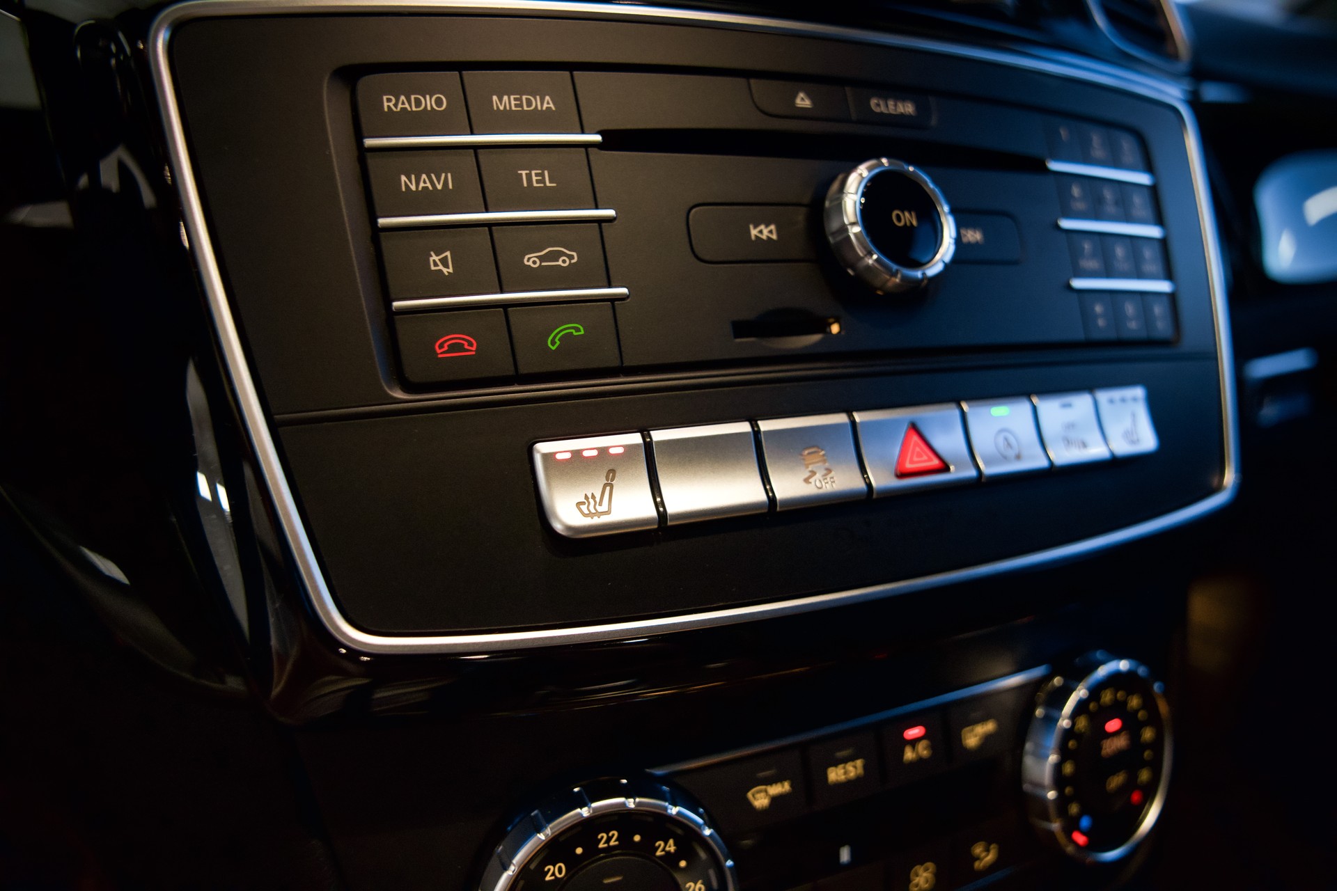 MERCEDES-BENZ GLE 350 d 4Matic 9G-Tronic AMG Line-image-28