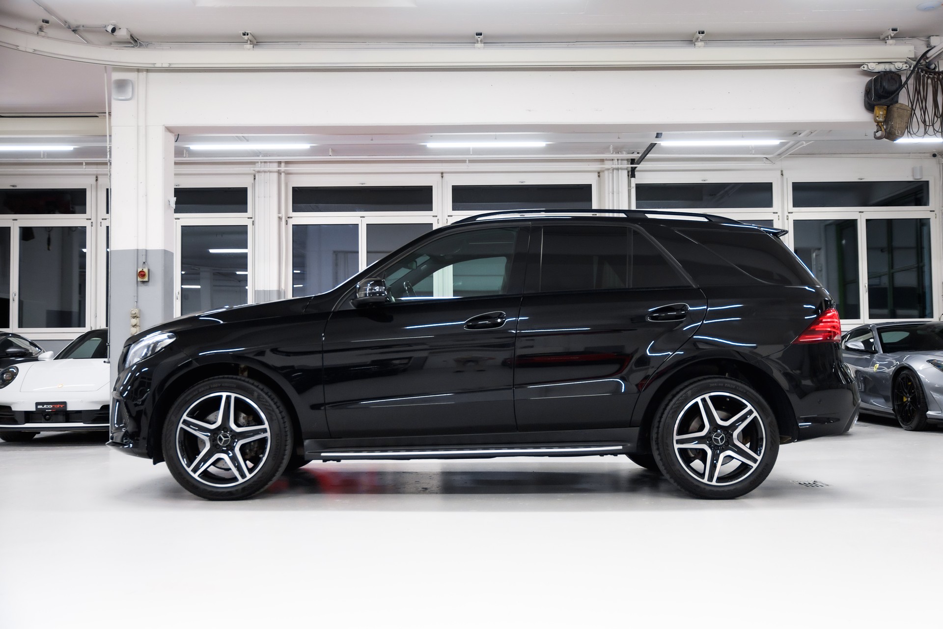 MERCEDES-BENZ GLE 350 d 4Matic 9G-Tronic AMG Line-image-4