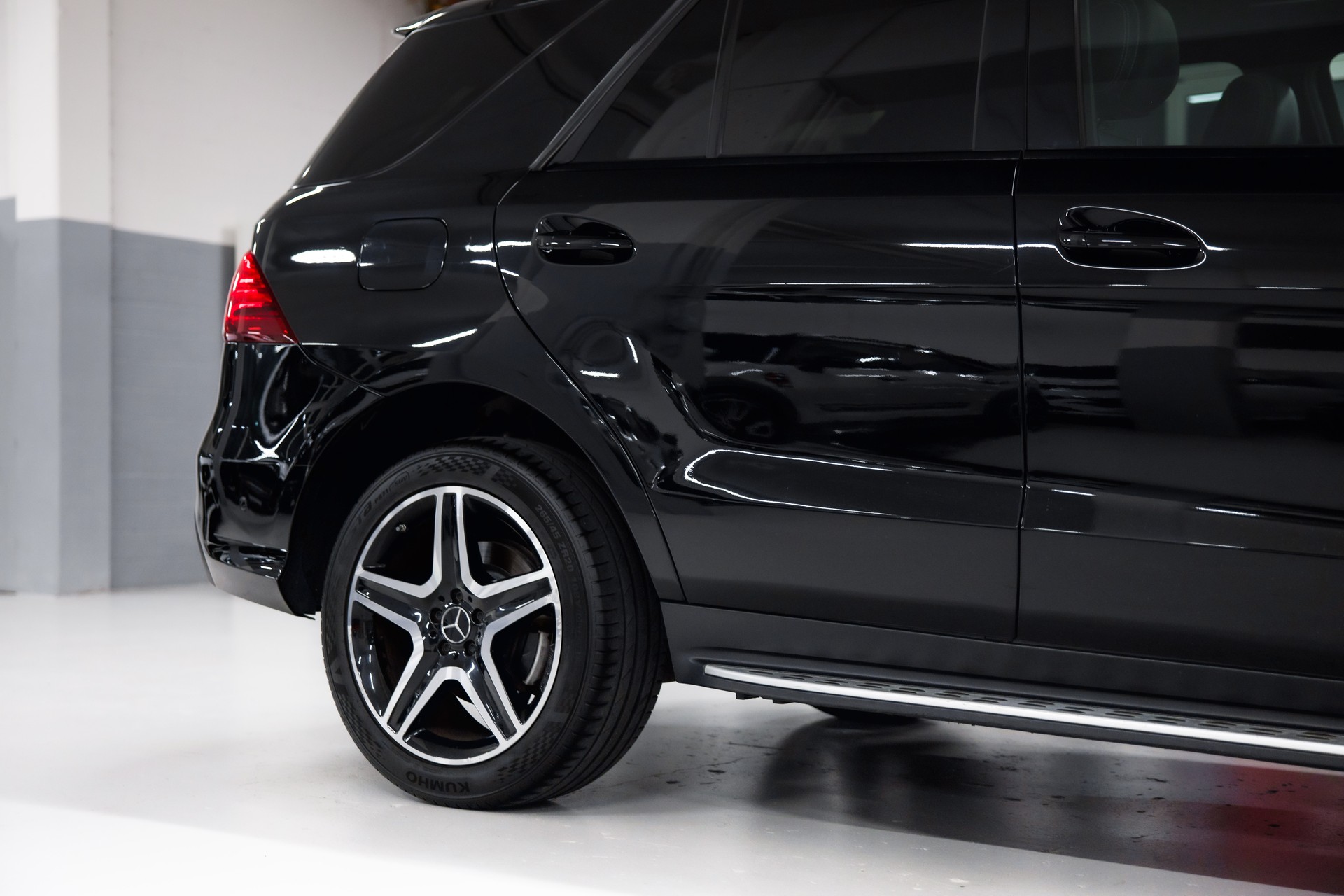 MERCEDES-BENZ GLE 350 d 4Matic 9G-Tronic AMG Line-image-11