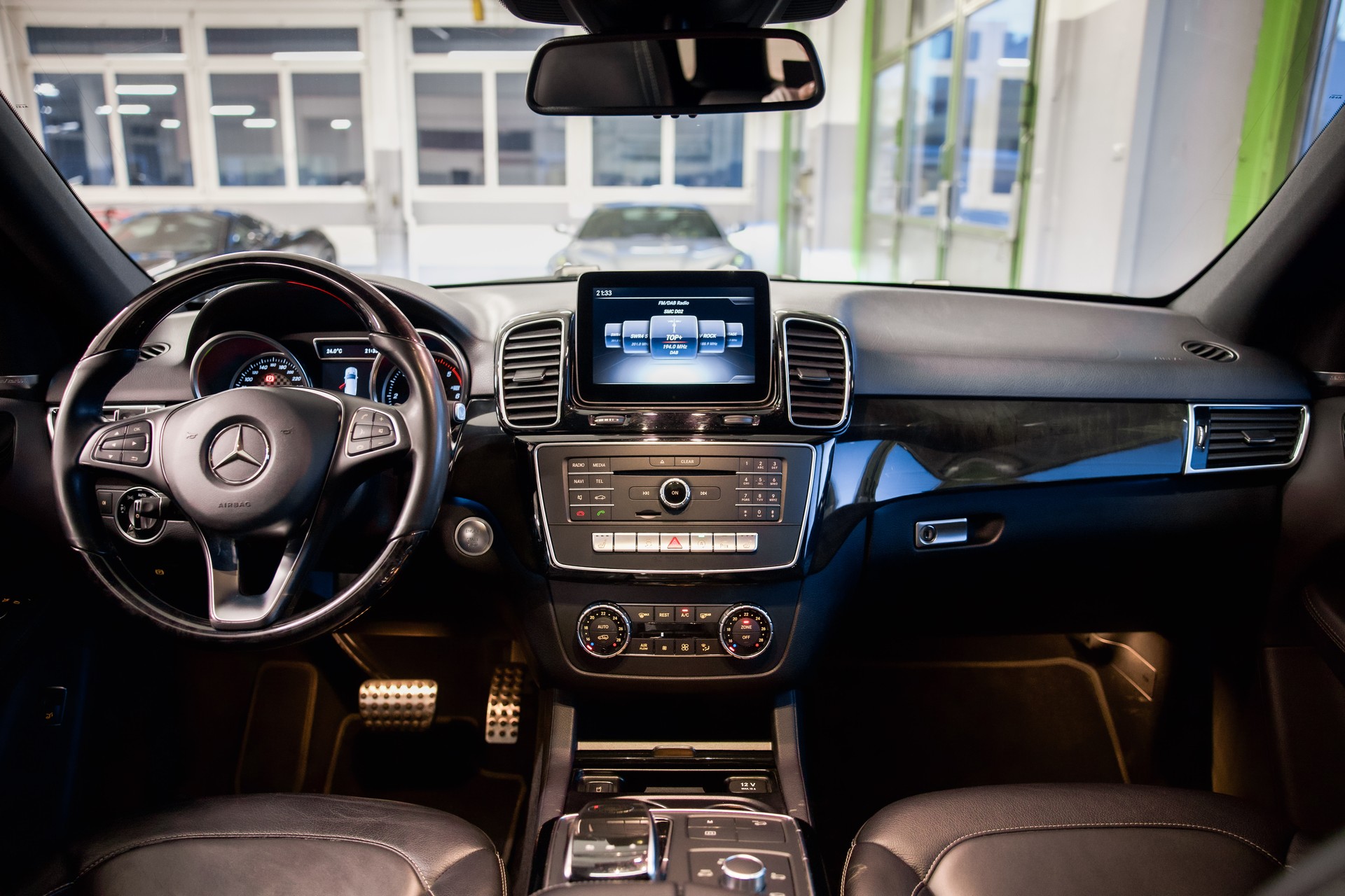 MERCEDES-BENZ GLE 350 d 4Matic 9G-Tronic AMG Line-image-15