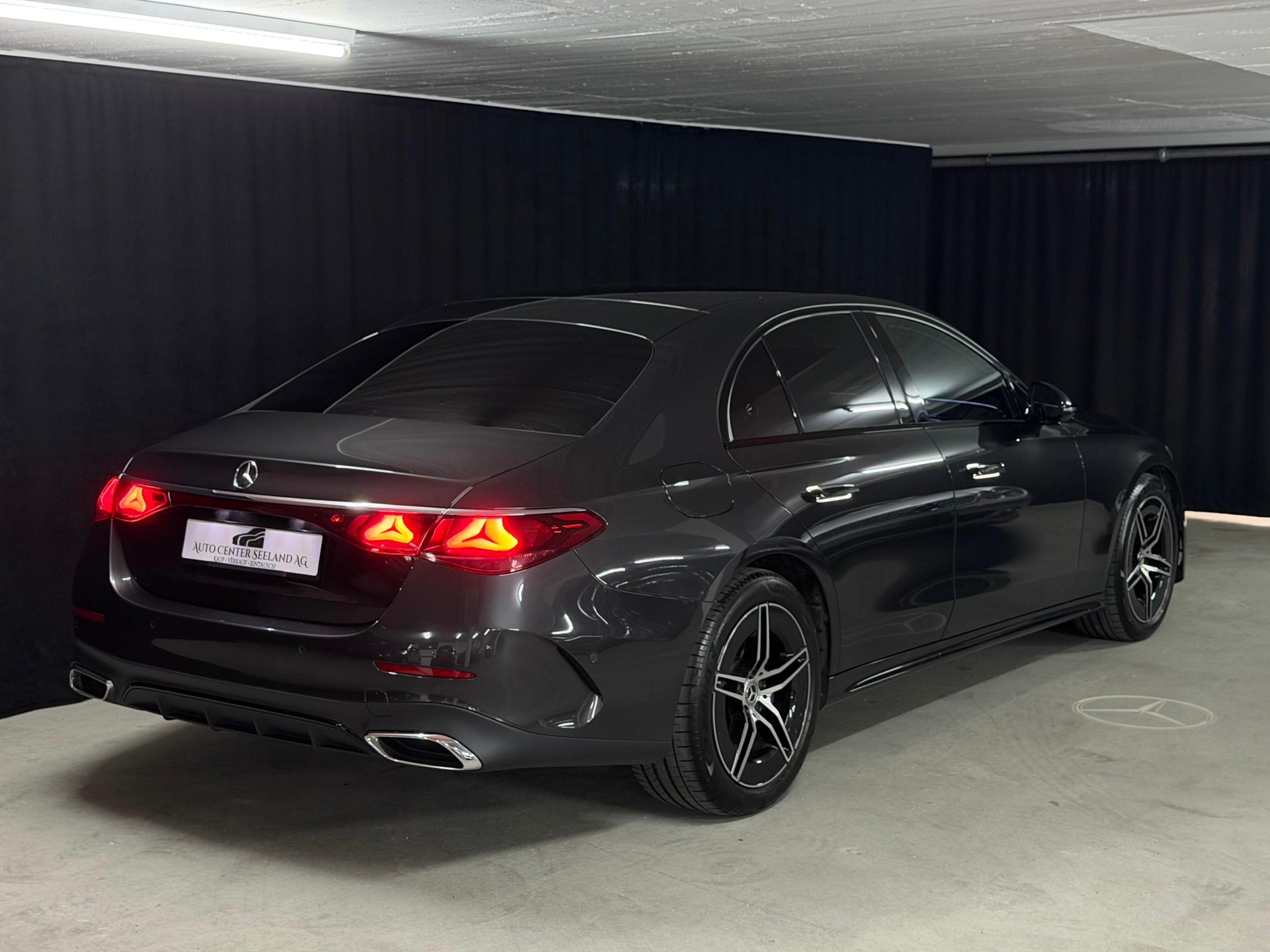 MERCEDES-BENZ E 220 d AMG Line 9G-Tronic-image-2