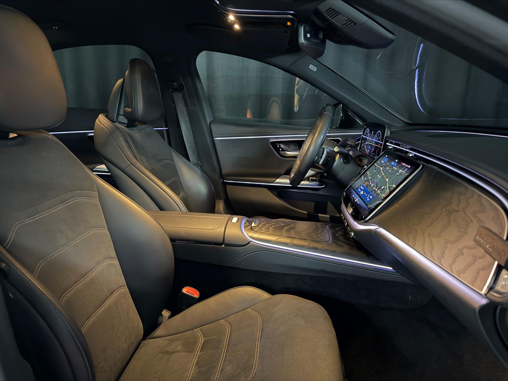 MERCEDES-BENZ E 220 d AMG Line 9G-Tronic-image-6