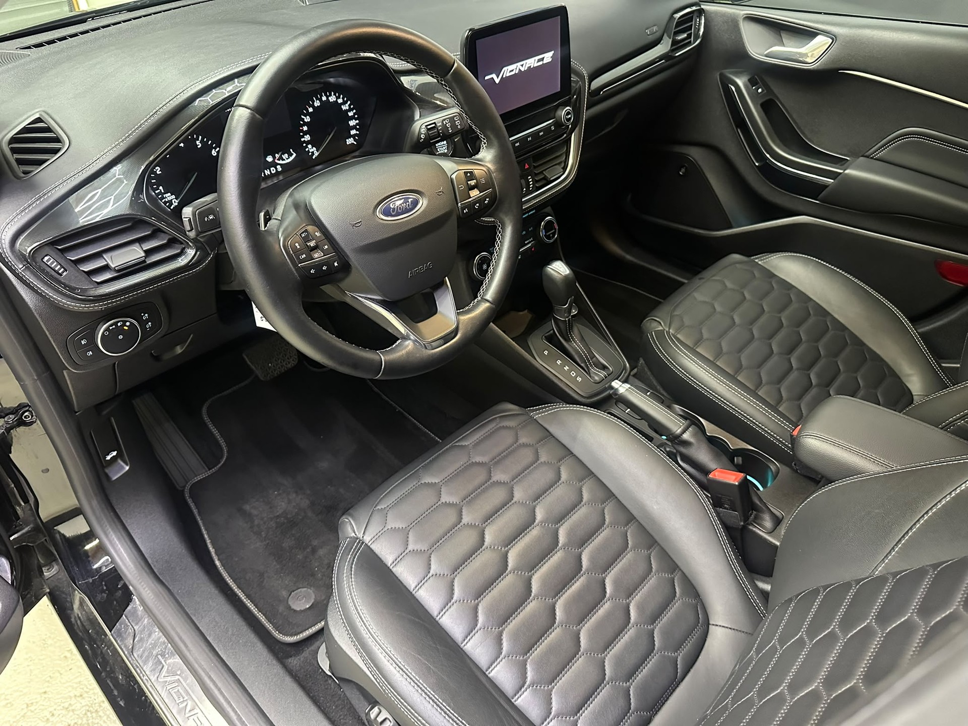 FORD Fiesta 1.0 SCTi Vignale Automat-image-10