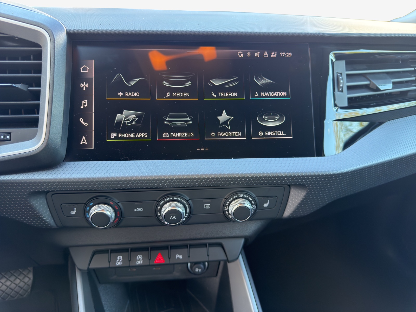 AUDI A1 Sportback 30 TFSI Attraction S-tronic-image-10