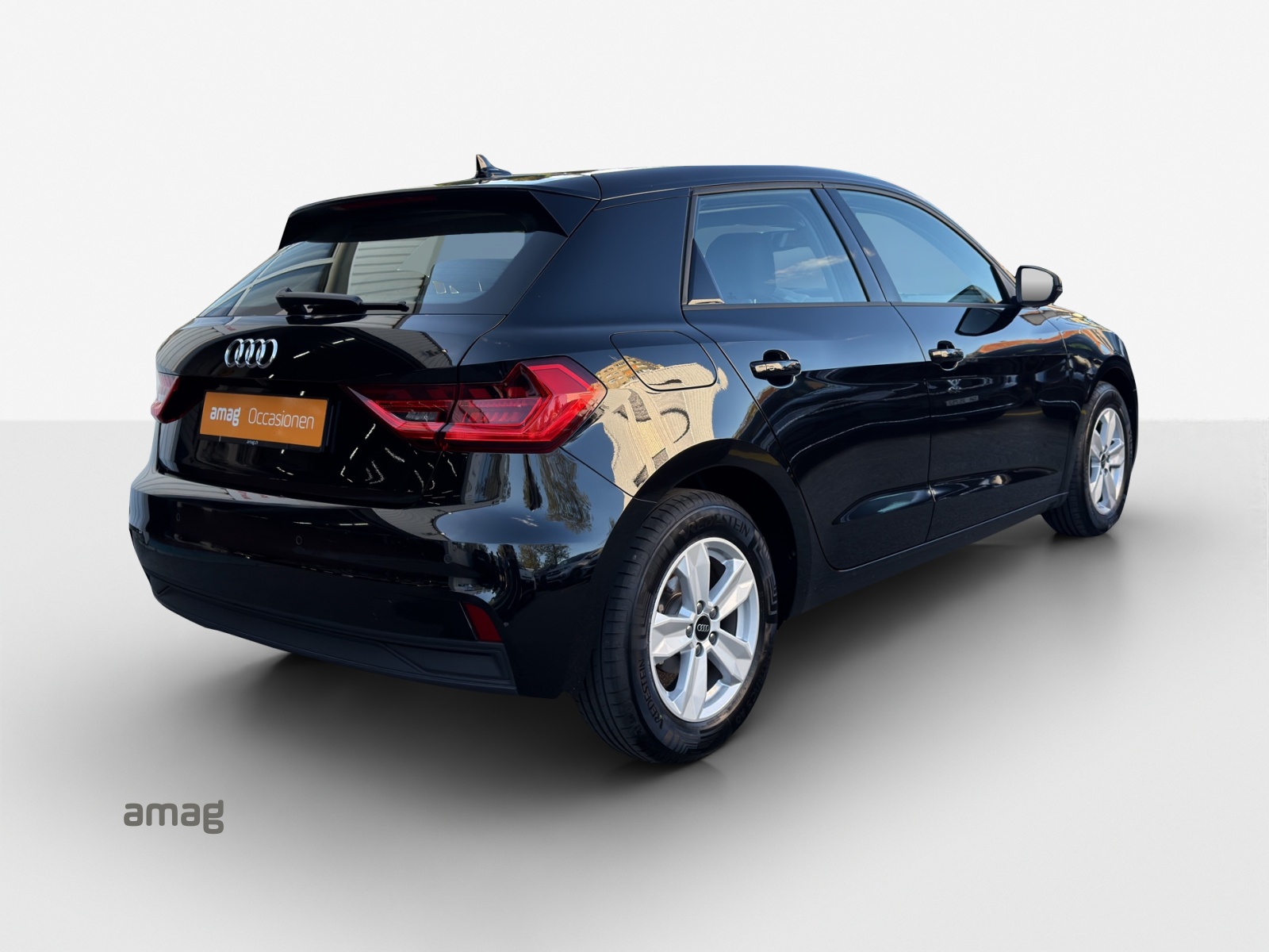 AUDI A1 Sportback 30 TFSI Attraction S-tronic-image-4