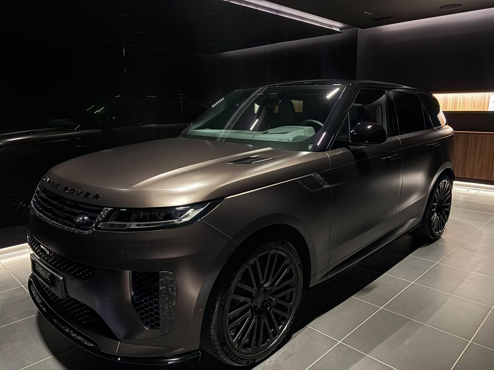 LAND ROVER Range Rover Sport 4.4 V8 SV-image-0