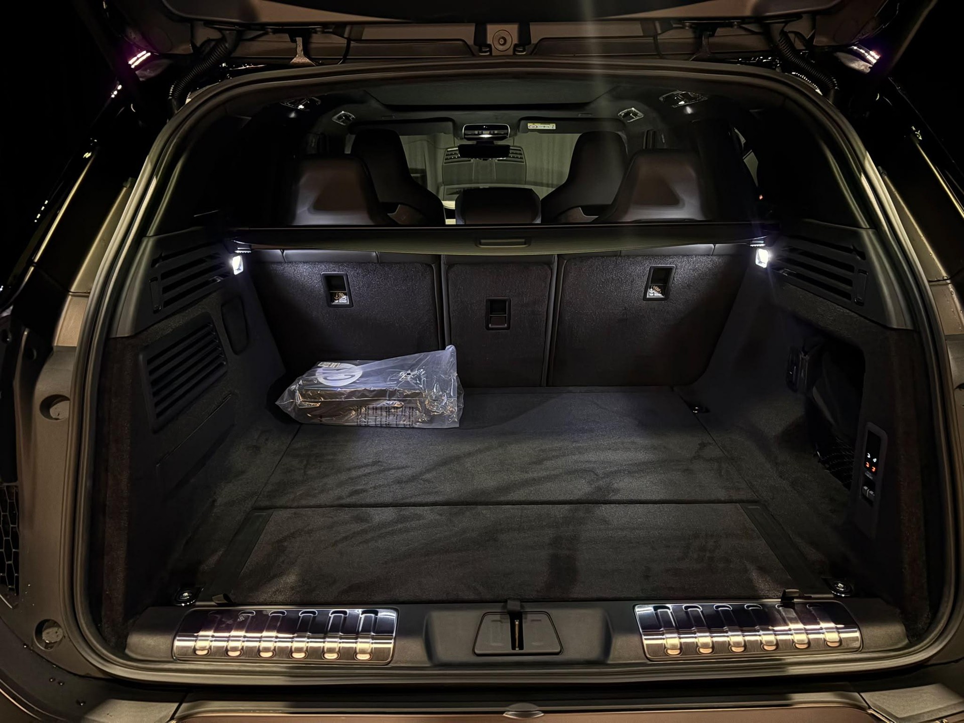 LAND ROVER Range Rover Sport 4.4 V8 SV-image-4