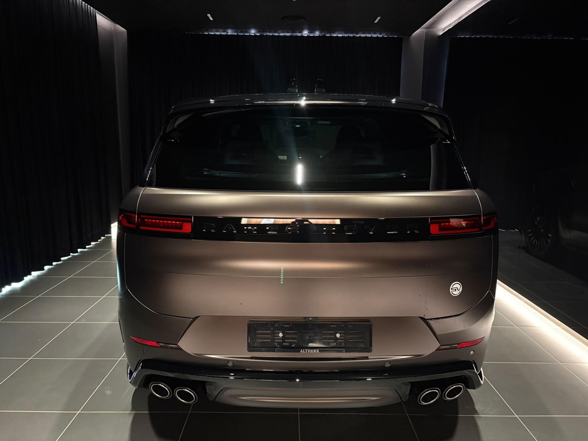 LAND ROVER Range Rover Sport 4.4 V8 SV-image-2