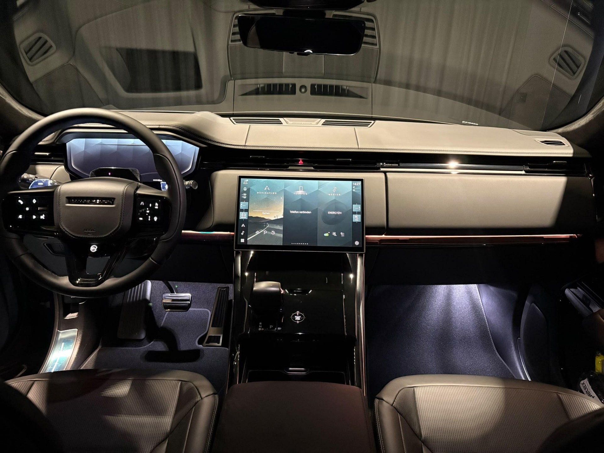 LAND ROVER Range Rover Sport 4.4 V8 SV-image-5