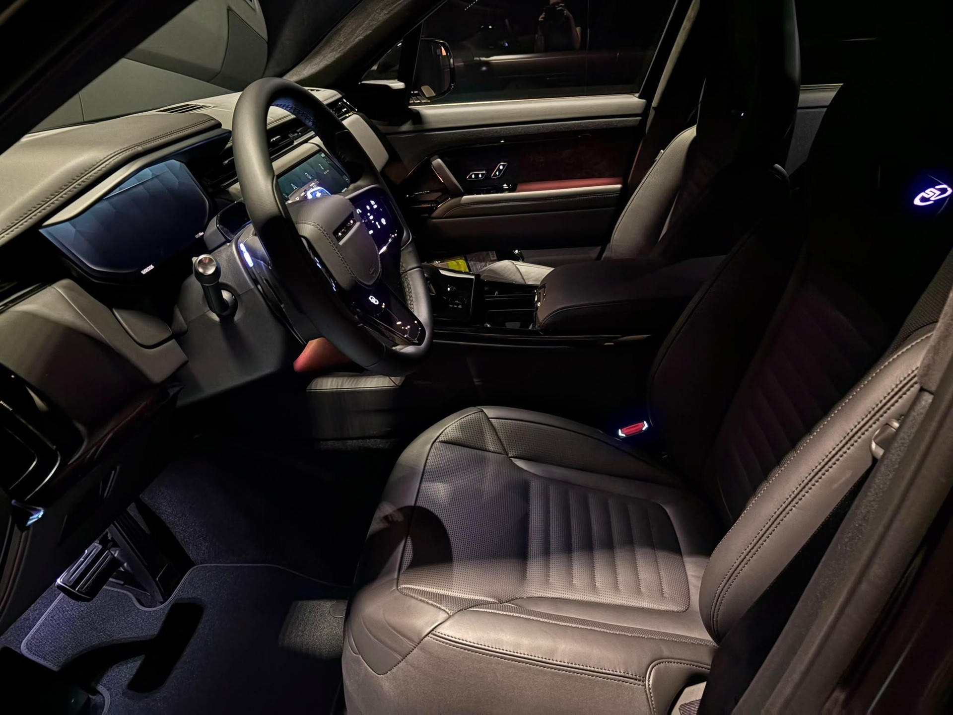 LAND ROVER Range Rover Sport 4.4 V8 SV-image-7