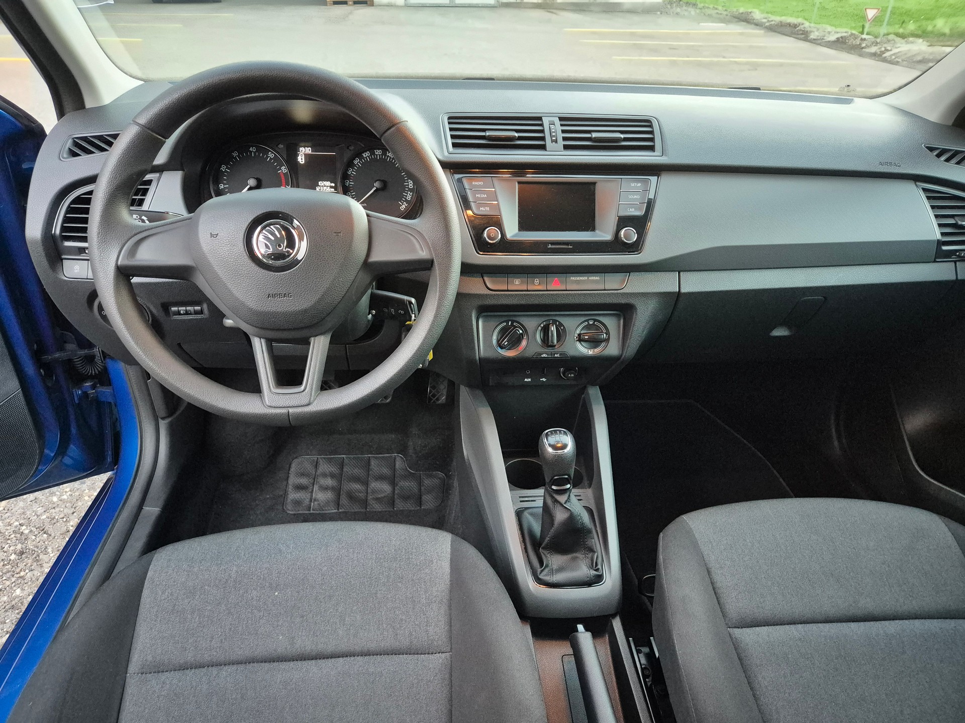SKODA Fabia 1.0 TSI Ambition-image-5