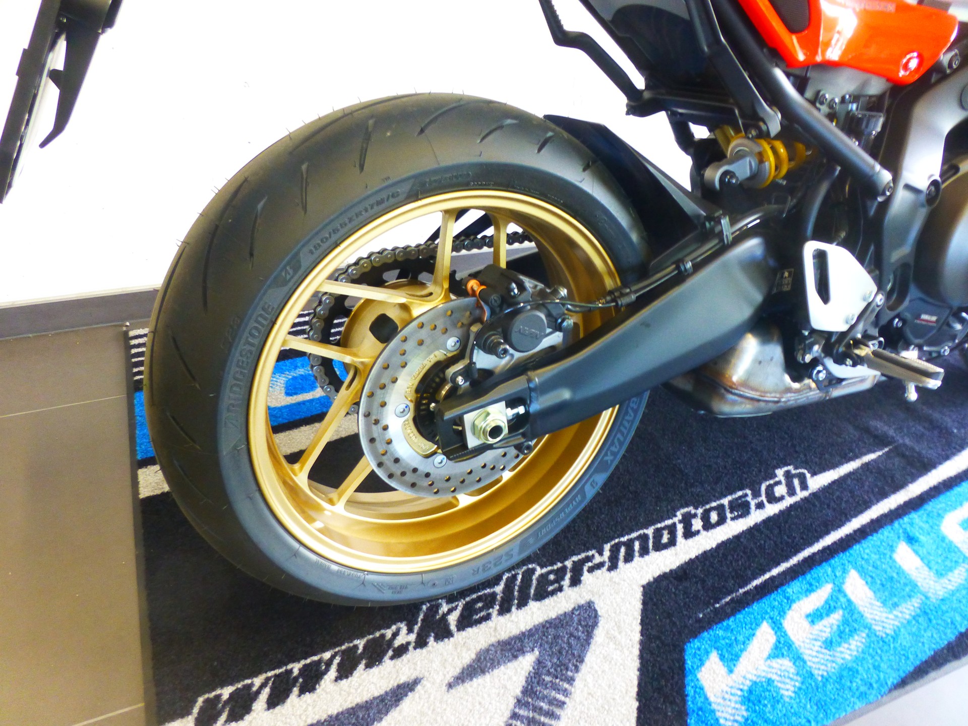 YAMAHA XSR 900-showroom-element-3