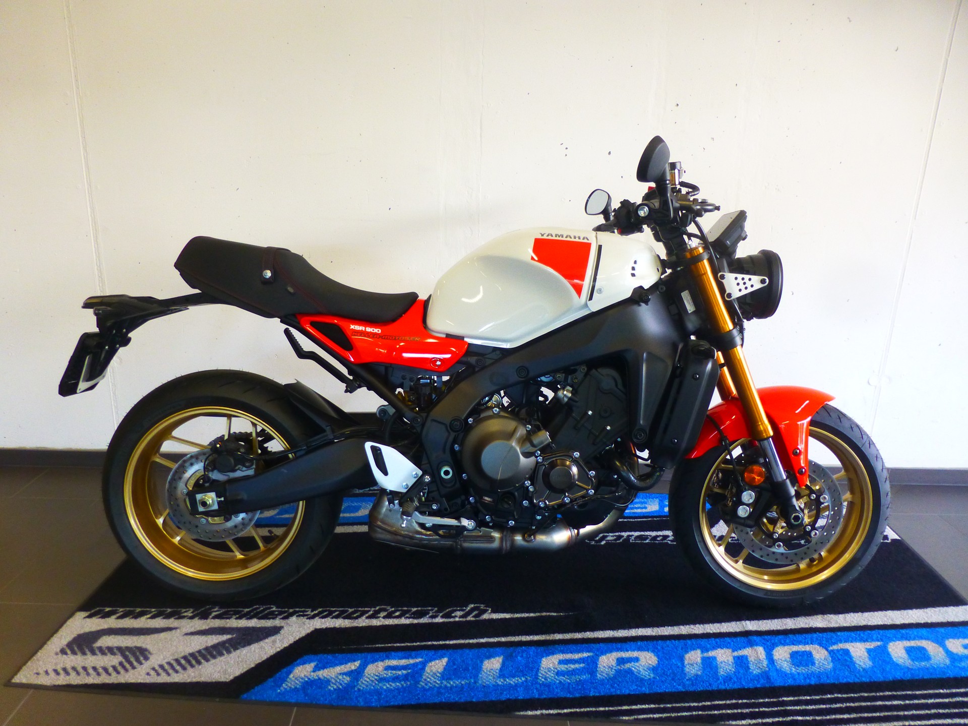 YAMAHA XSR 900