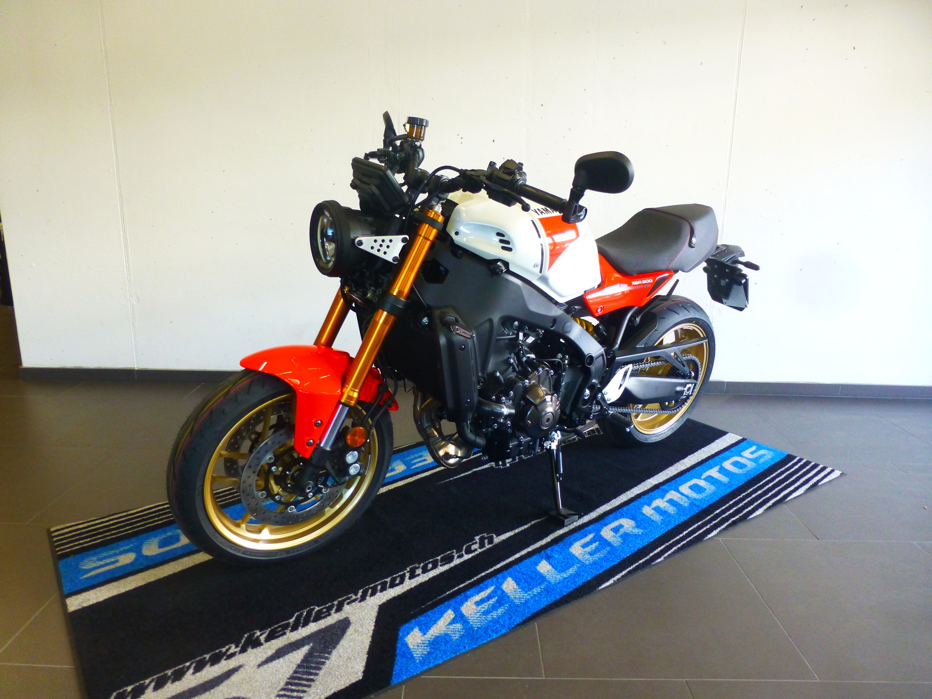 YAMAHA XSR 900-image-12