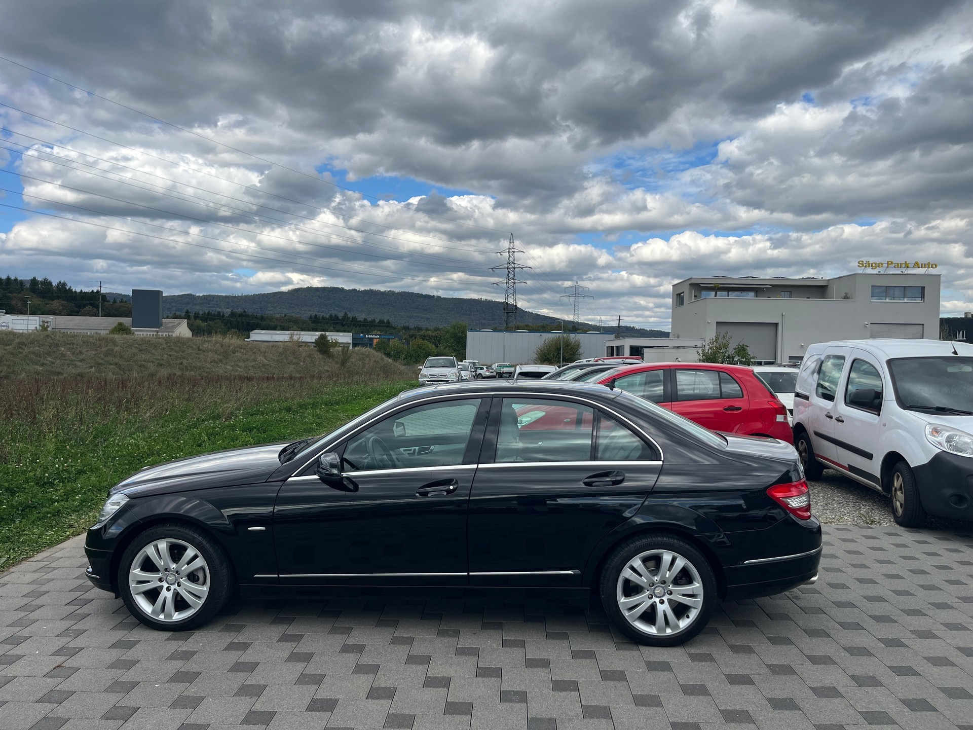 MERCEDES-BENZ C 300 Avantgarde 4Matic 7G-Tronic-image-4
