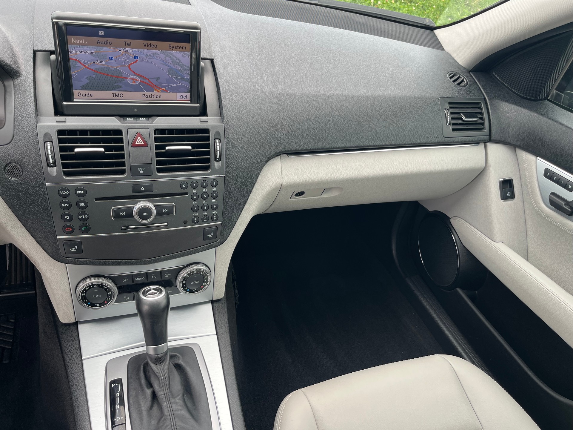 MERCEDES-BENZ C 300 Avantgarde 4Matic 7G-Tronic-image-13