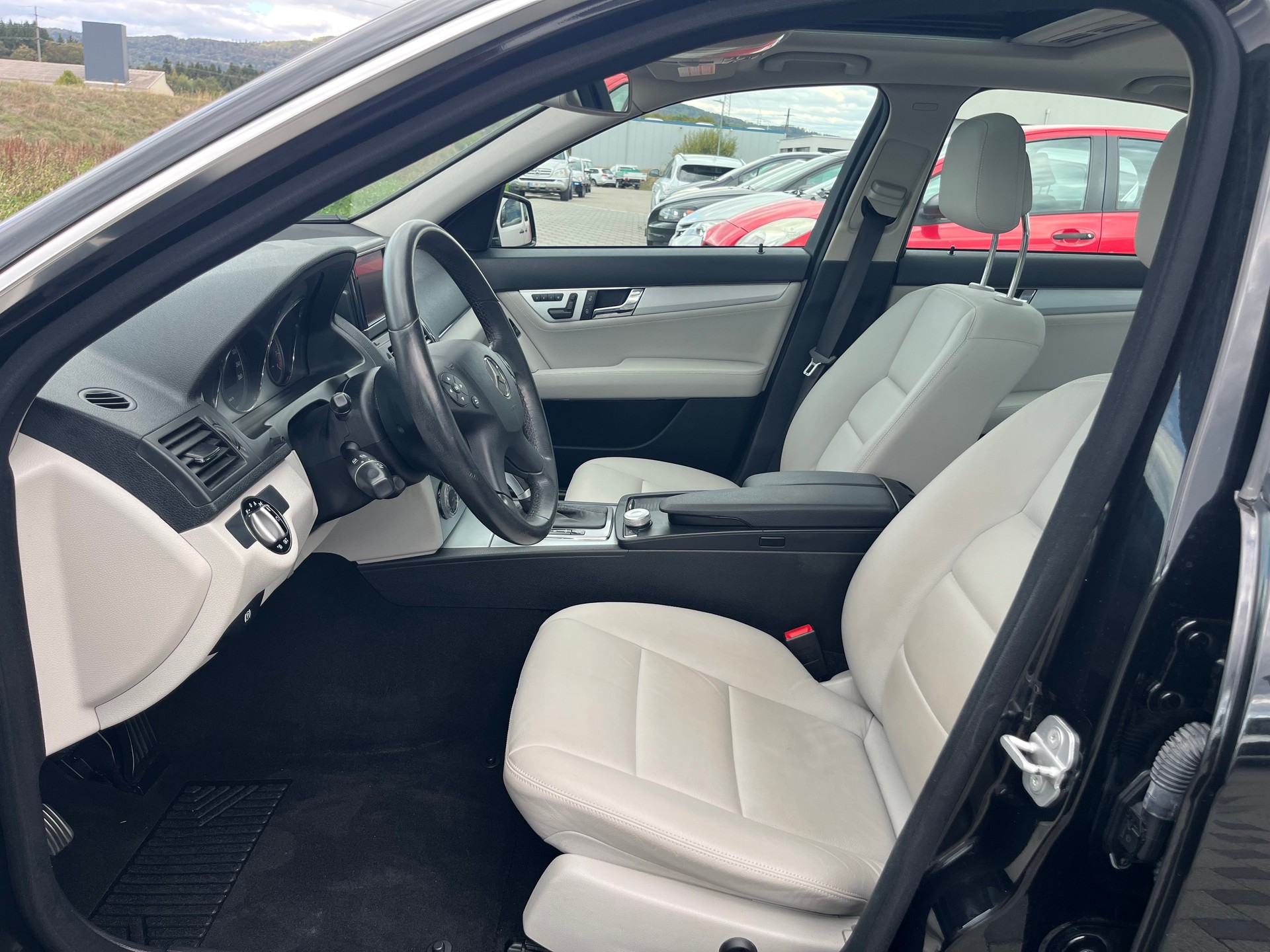 MERCEDES-BENZ C 300 Avantgarde 4Matic 7G-Tronic-image-12