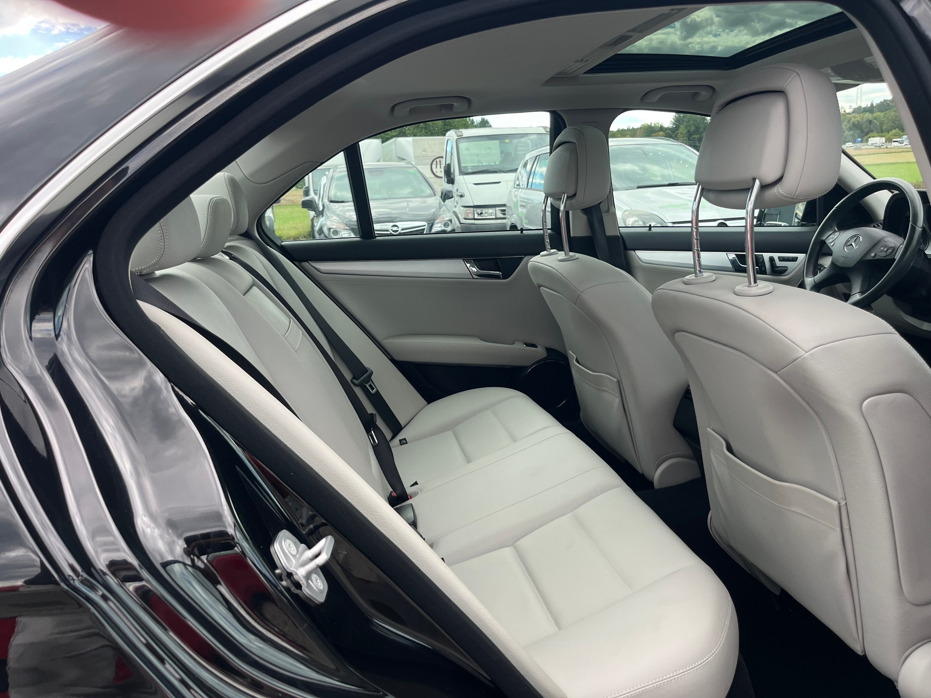 MERCEDES-BENZ C 300 Avantgarde 4Matic 7G-Tronic-image-9