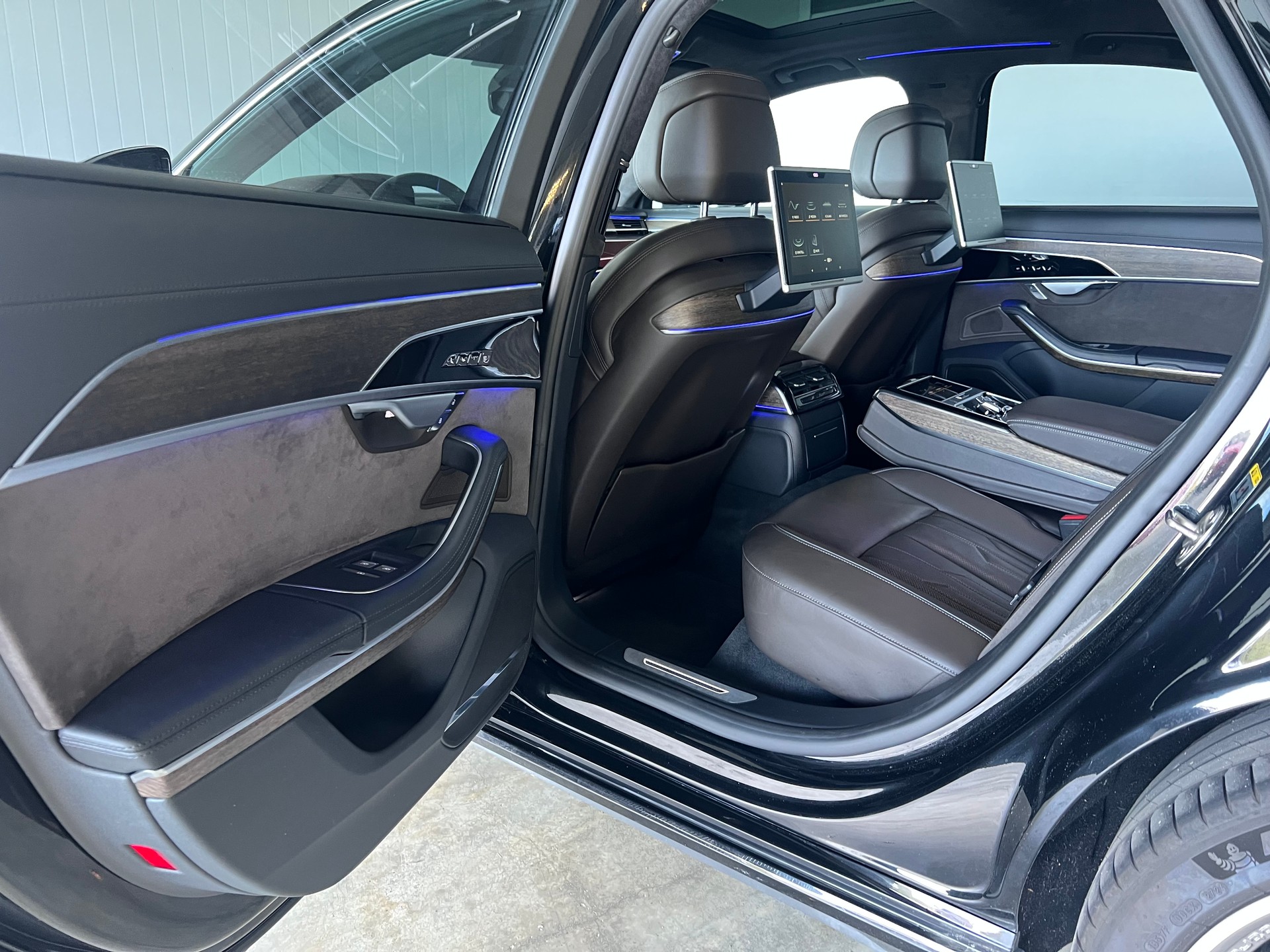 AUDI A8 50 TDI quattro tiptronic-image-12