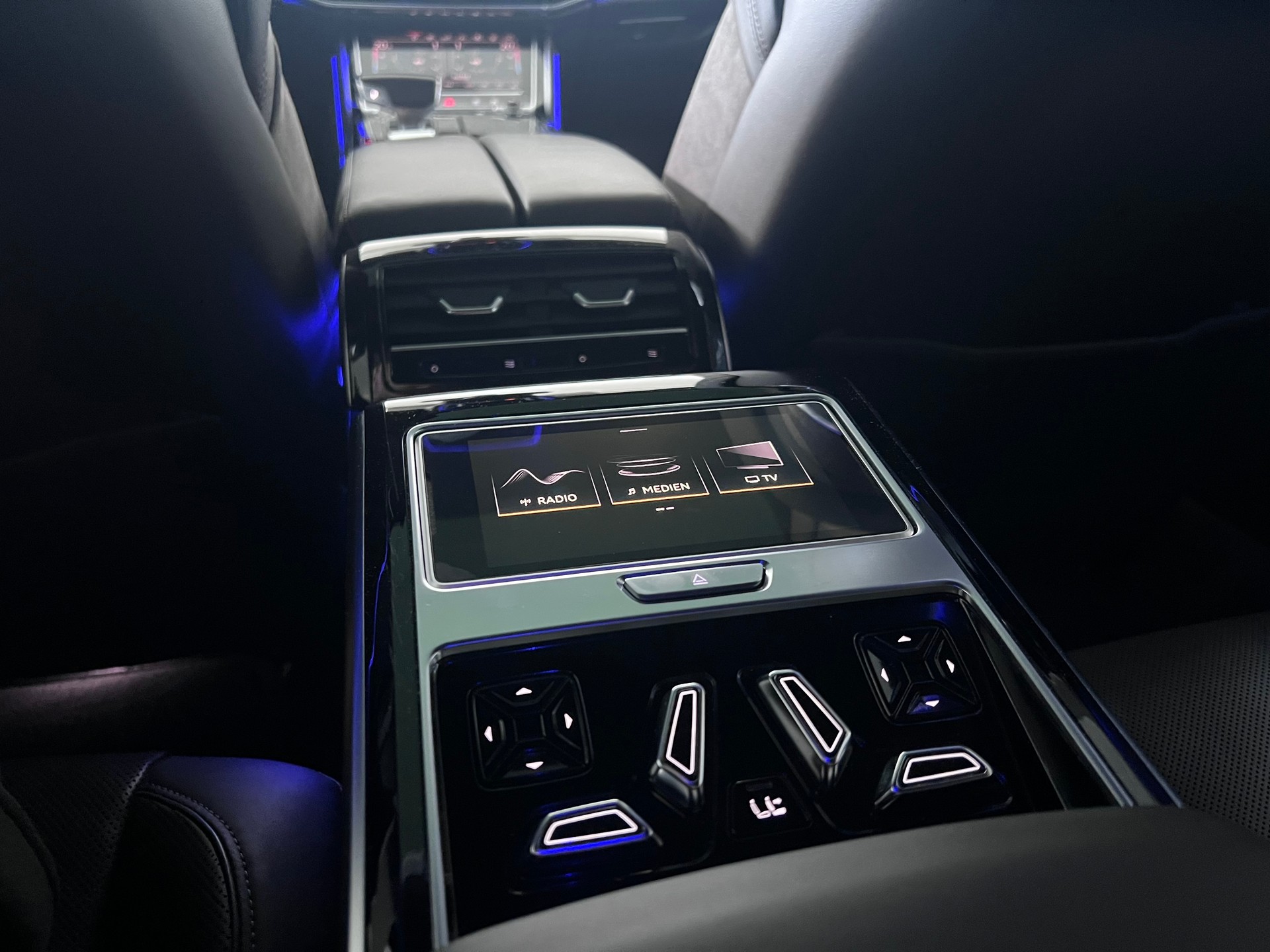 AUDI A8 50 TDI quattro tiptronic-image-19