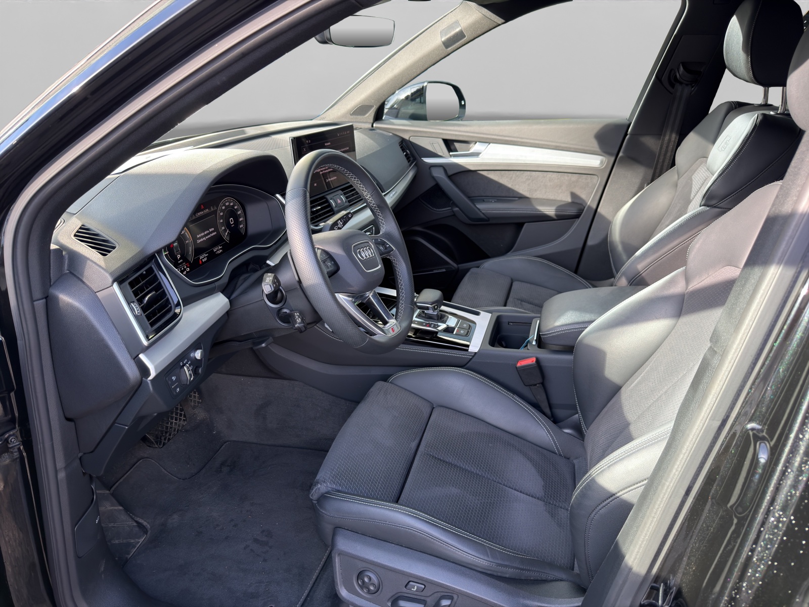 AUDI Q5 2.0 50 TFSI e S Line quattro S-Tronic-image-5