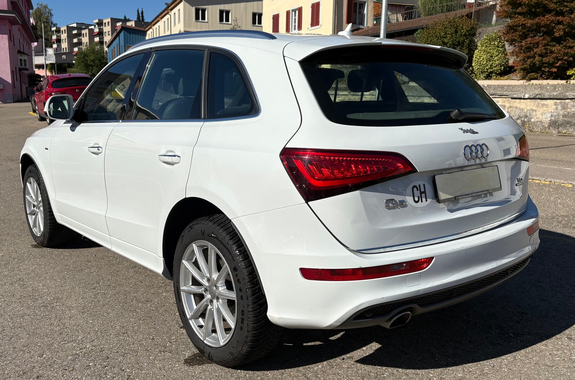 AUDI Q5 2.0 TDI quattro S-tronic-image-2