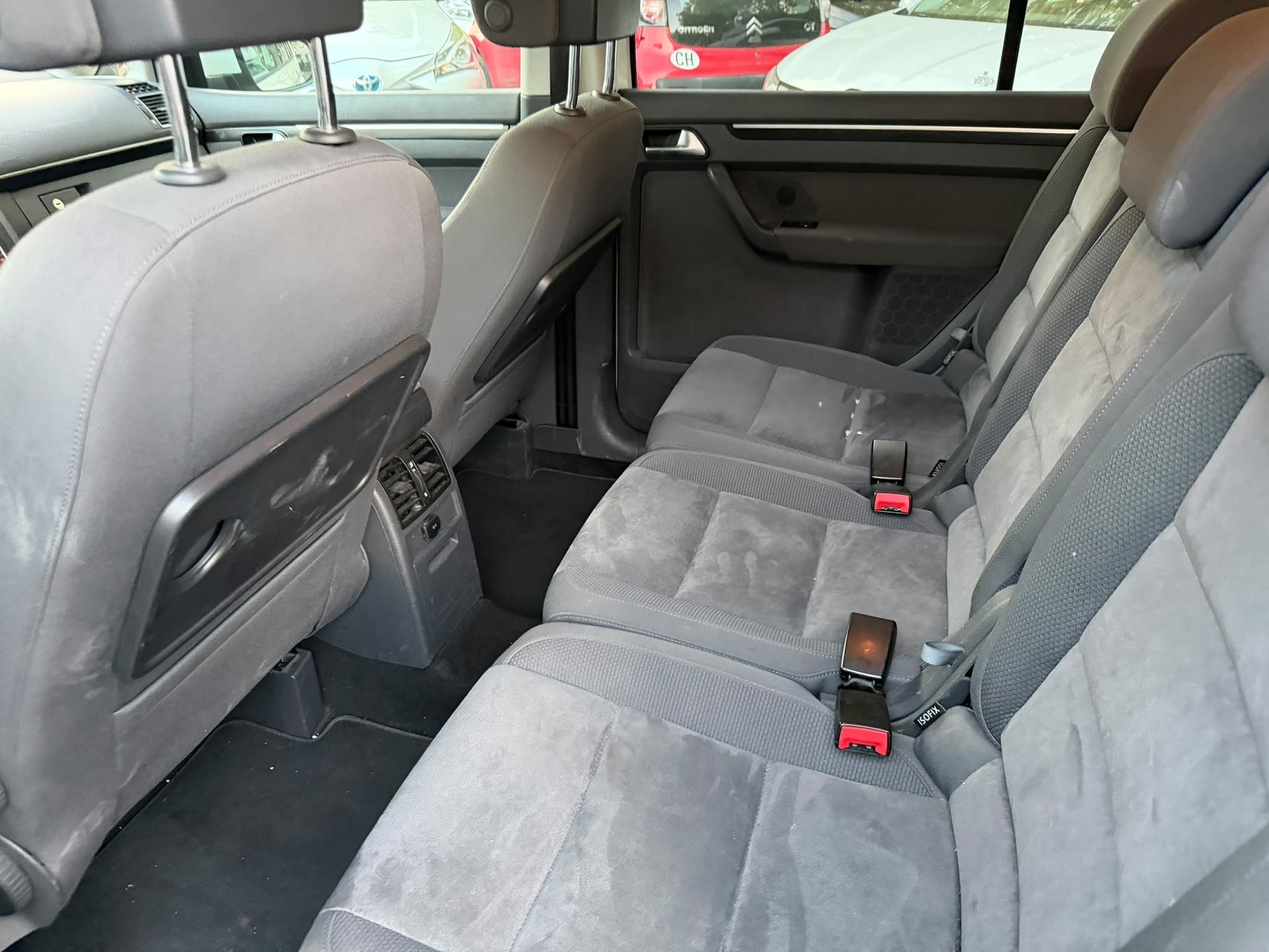 VW Touran 2.0 TDI Highline DSG-image-15